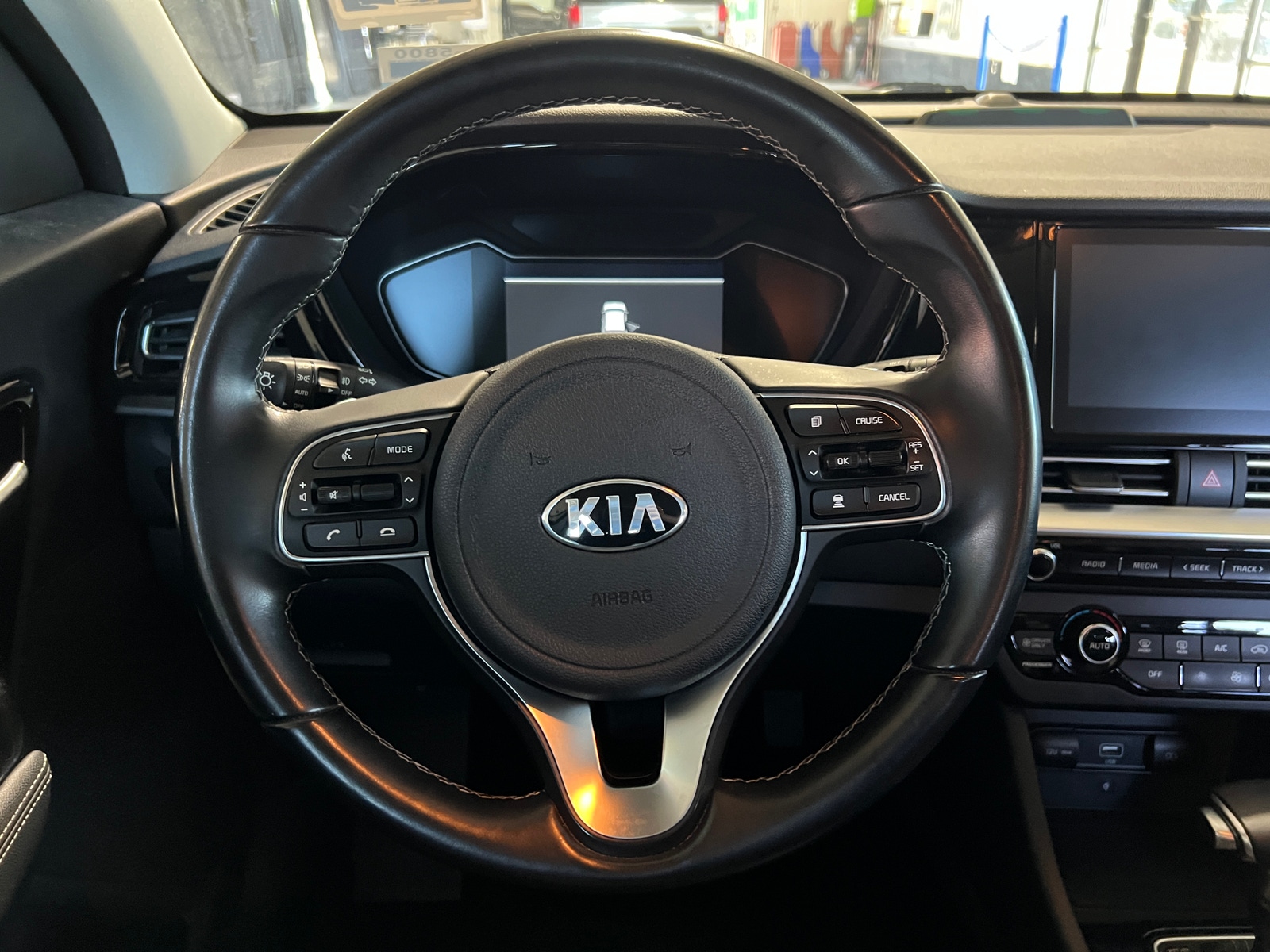 Thumbnail: 2020 Kia Niro - 4