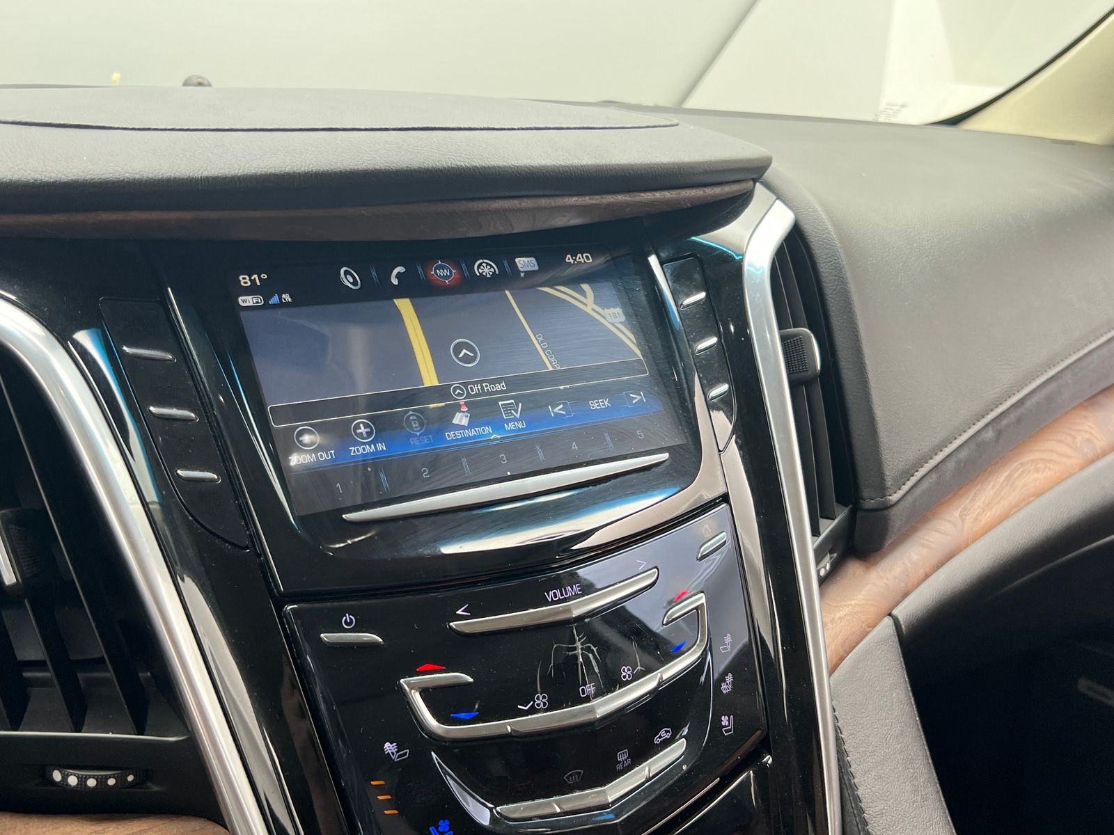 Thumbnail: 2019 Cadillac Escalade - 3