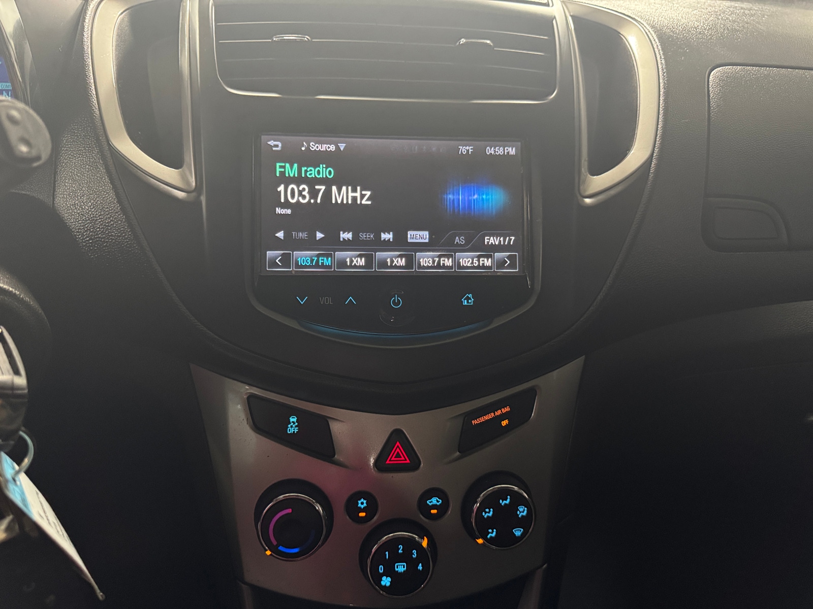 Thumbnail: 2015 Chevrolet Trax - 4