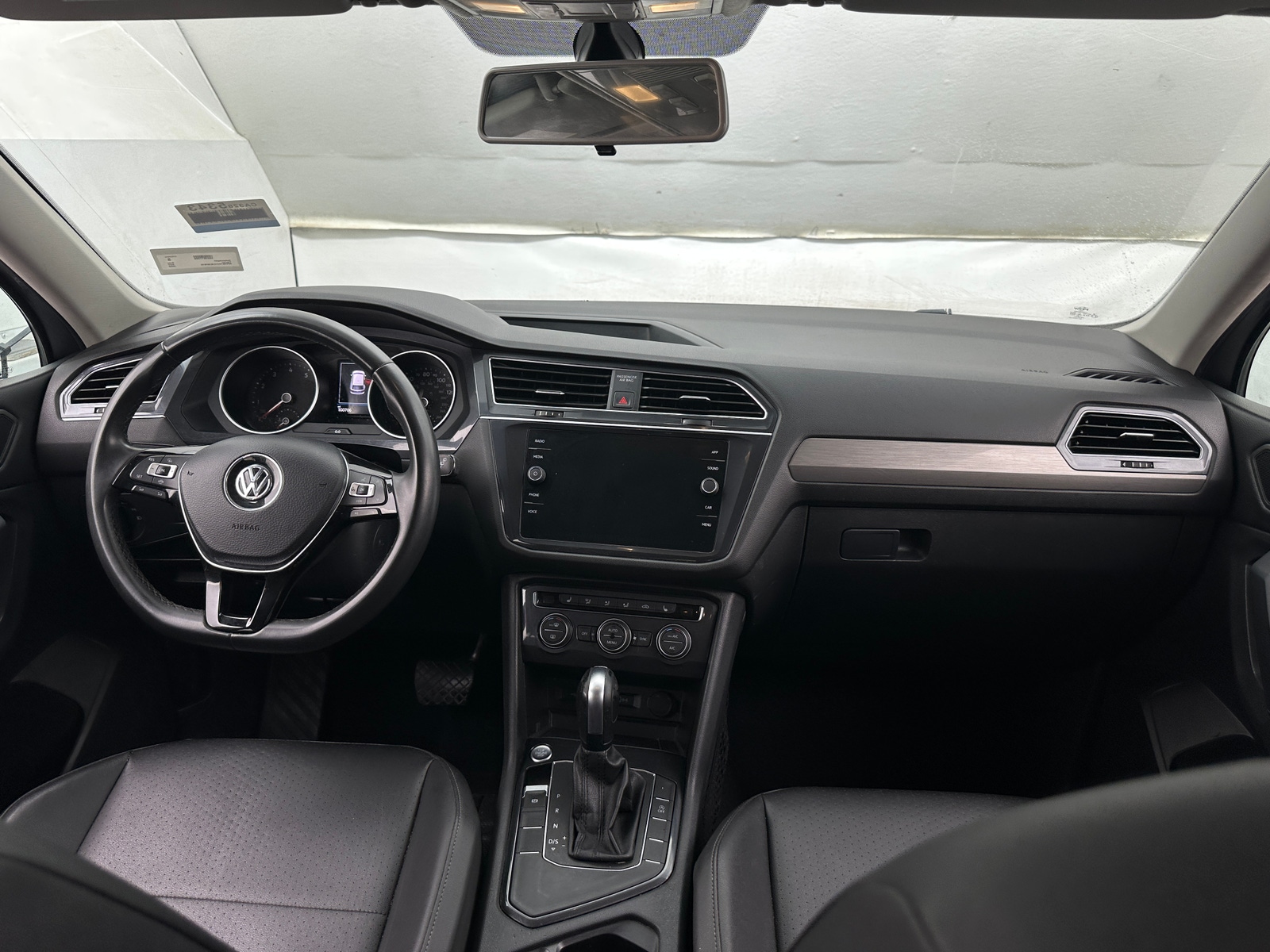 Thumbnail: 2020 Volkswagen Tiguan - 2