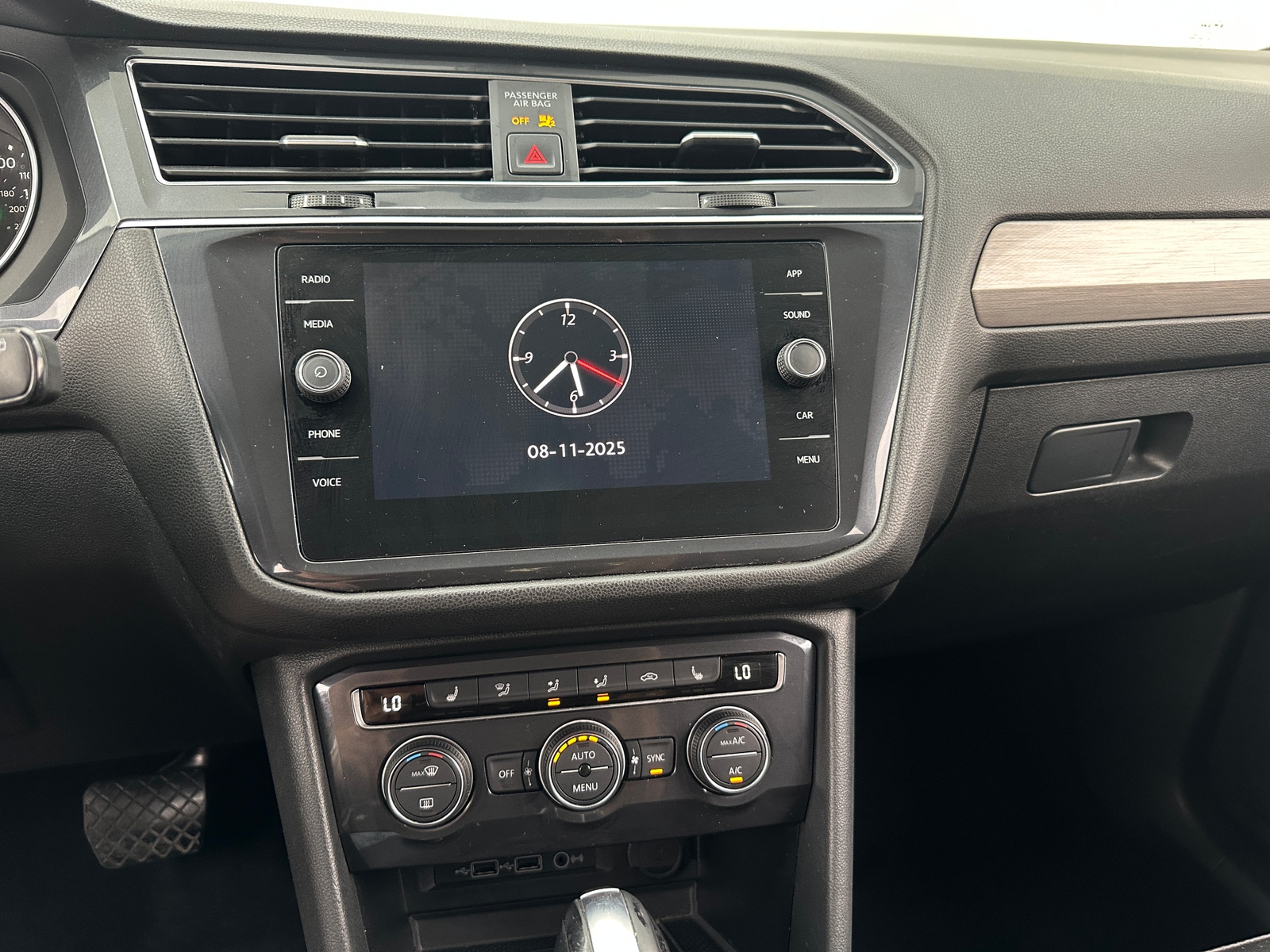 Thumbnail: 2020 Volkswagen Tiguan - 3