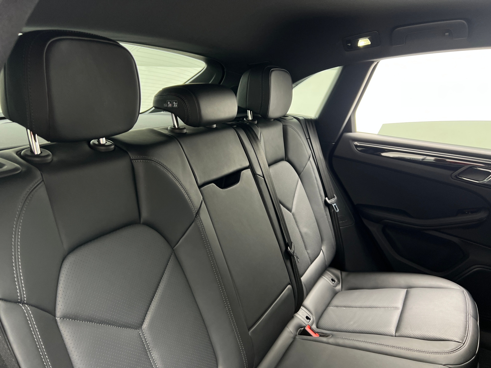 Thumbnail: 2025 Porsche Macan - 6