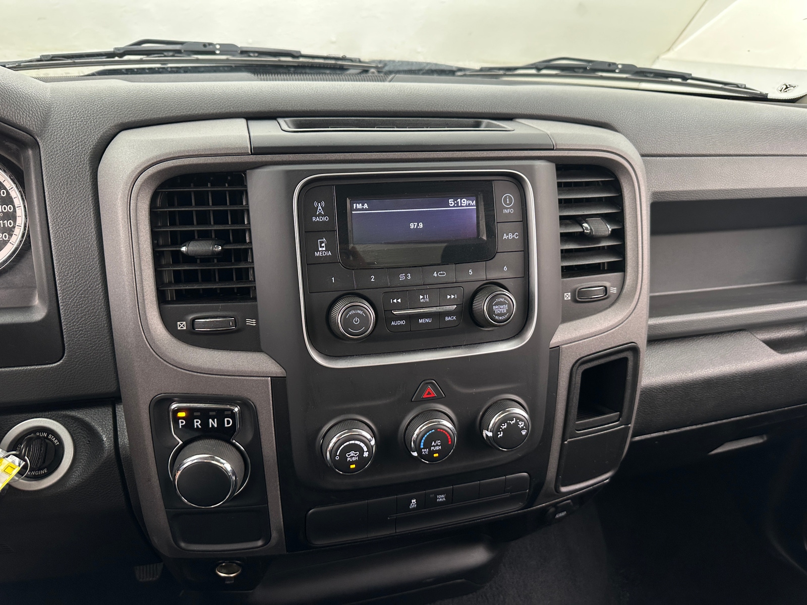 Thumbnail: 2020 RAM 1500 Classic - 4