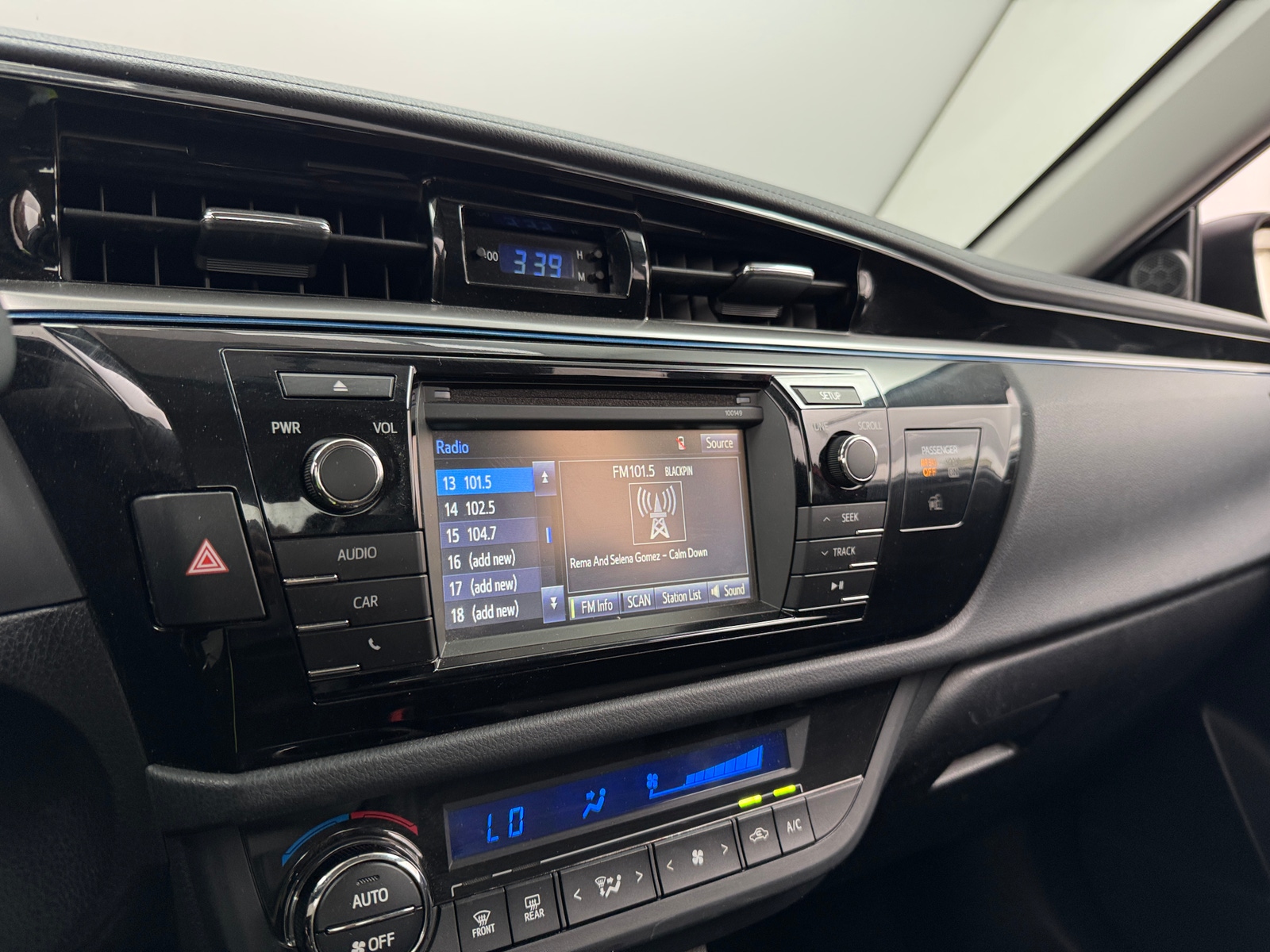 Thumbnail: 2014 Toyota Corolla - 4