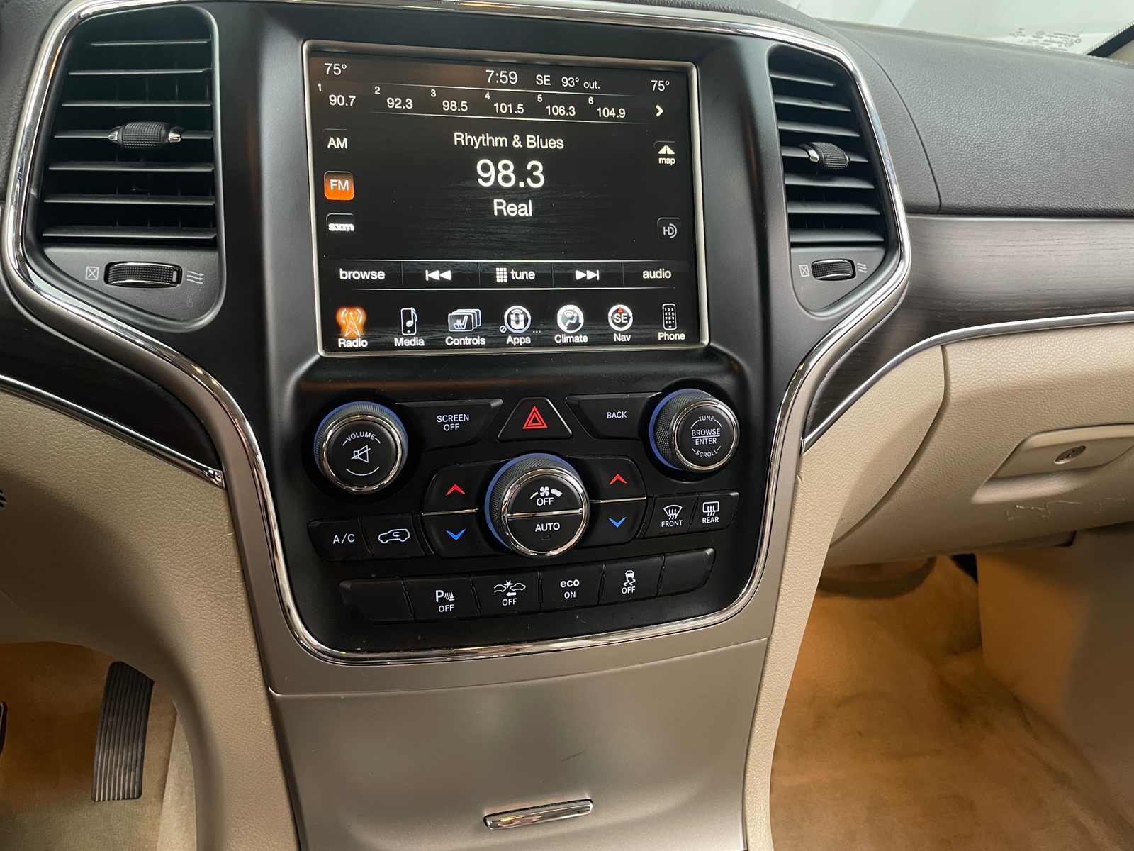 Thumbnail: 2015 Jeep Grand Cherokee - 3