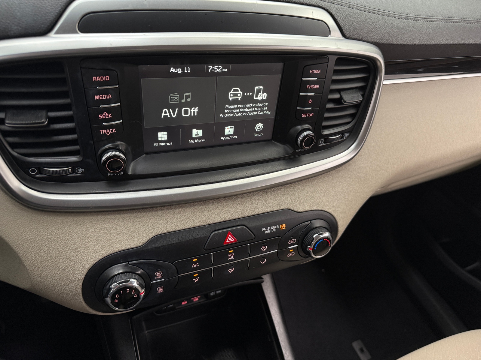 Thumbnail: 2019 Kia Sorento - 4