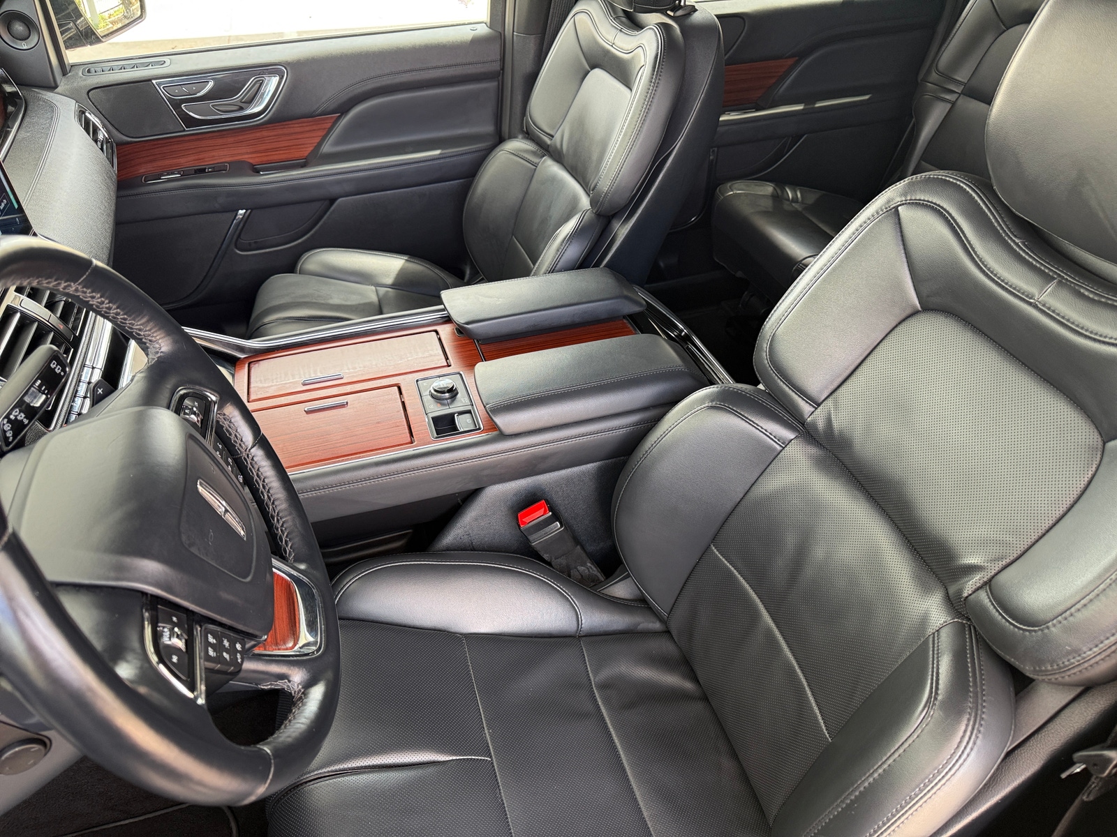 Thumbnail: 2024 Lincoln Navigator L - 2