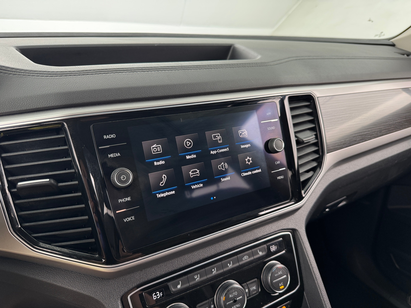 Thumbnail: 2018 Volkswagen Atlas - 3