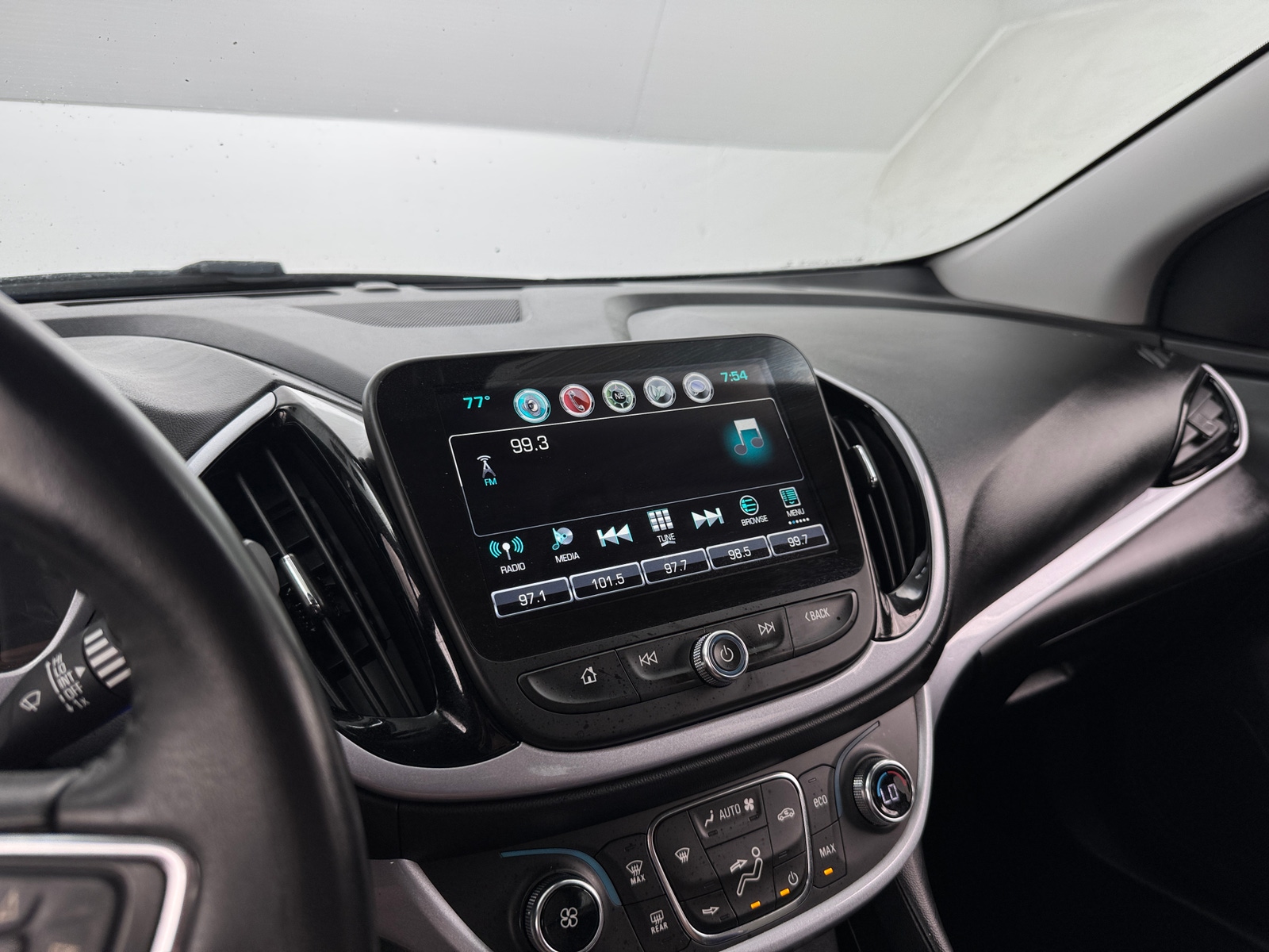 Thumbnail: 2017 Chevrolet Volt - 4