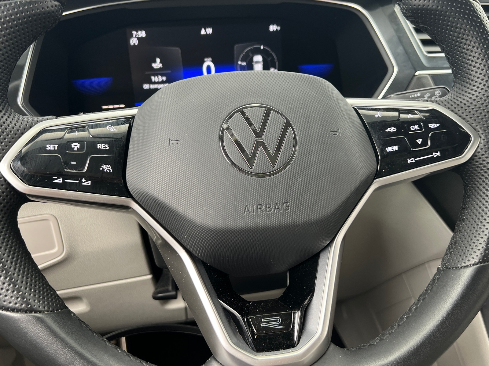 Thumbnail: 2022 Volkswagen Tiguan - 4