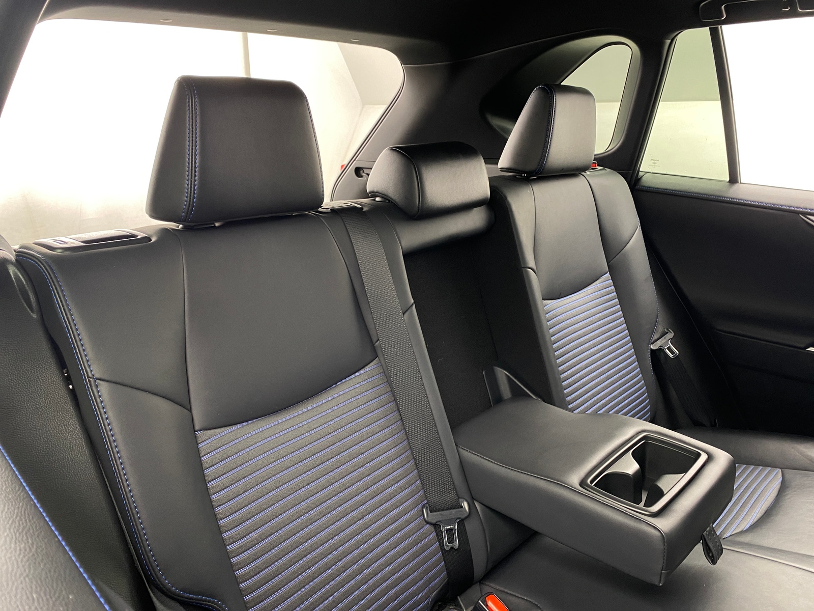 Thumbnail: 2021 Toyota RAV4 - 6