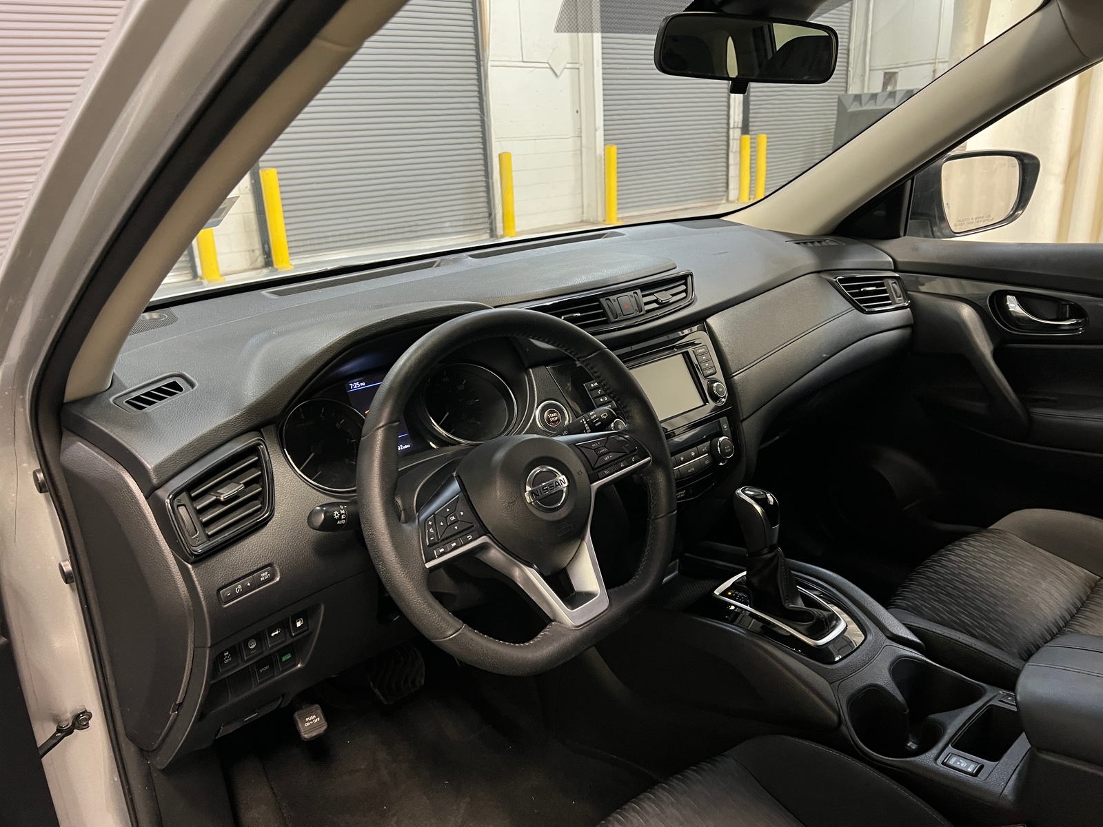 Thumbnail: 2020 Nissan Rogue - 3