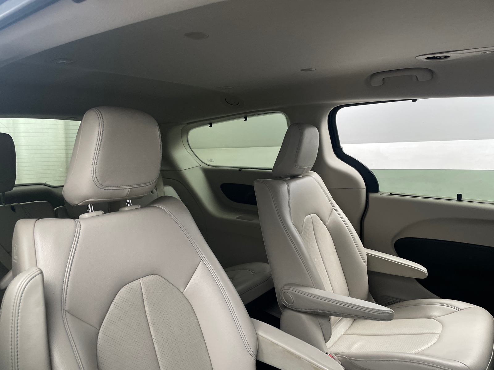 Thumbnail: 2018 Chrysler Pacifica - 5
