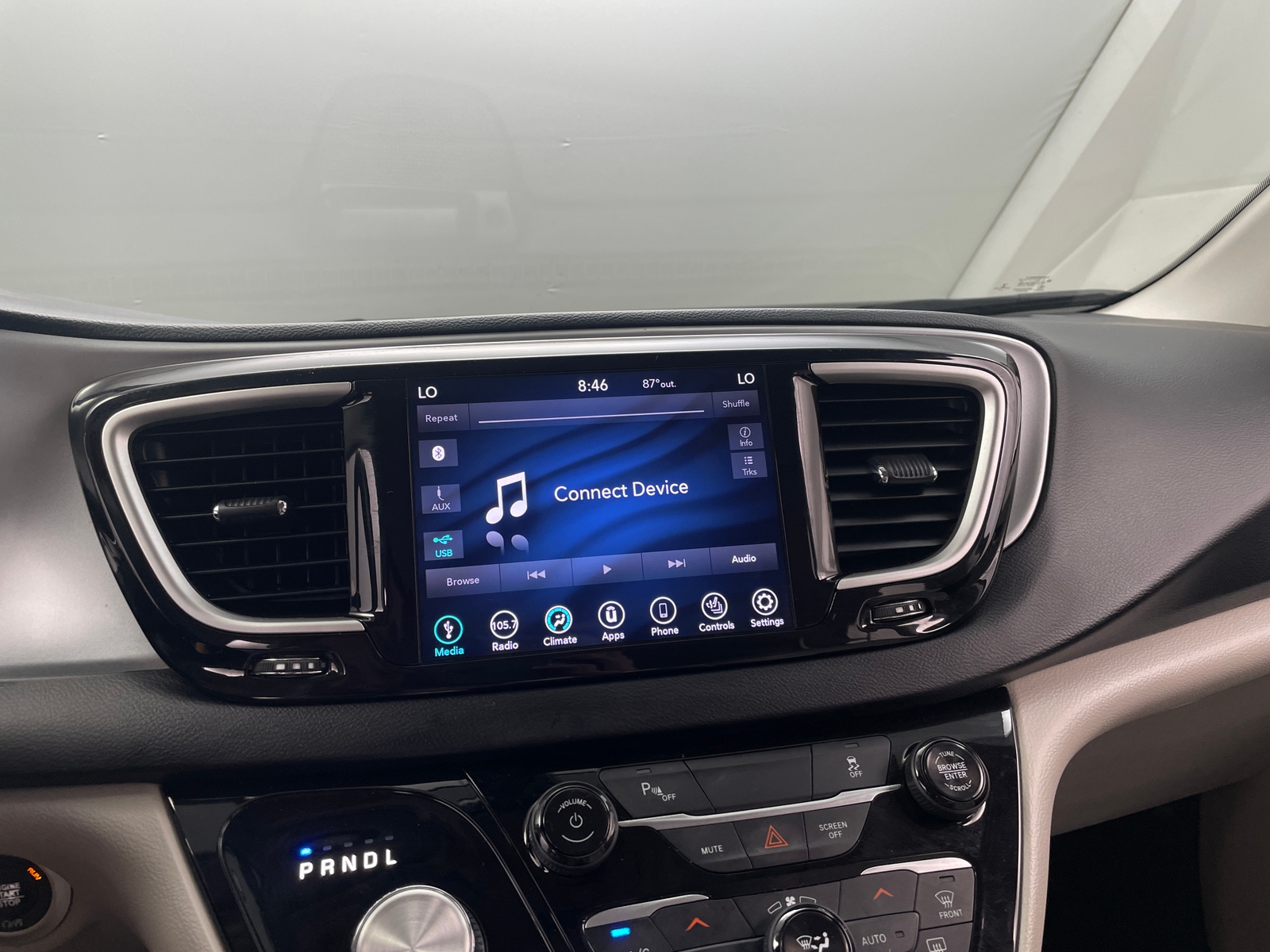 Thumbnail: 2018 Chrysler Pacifica - 3