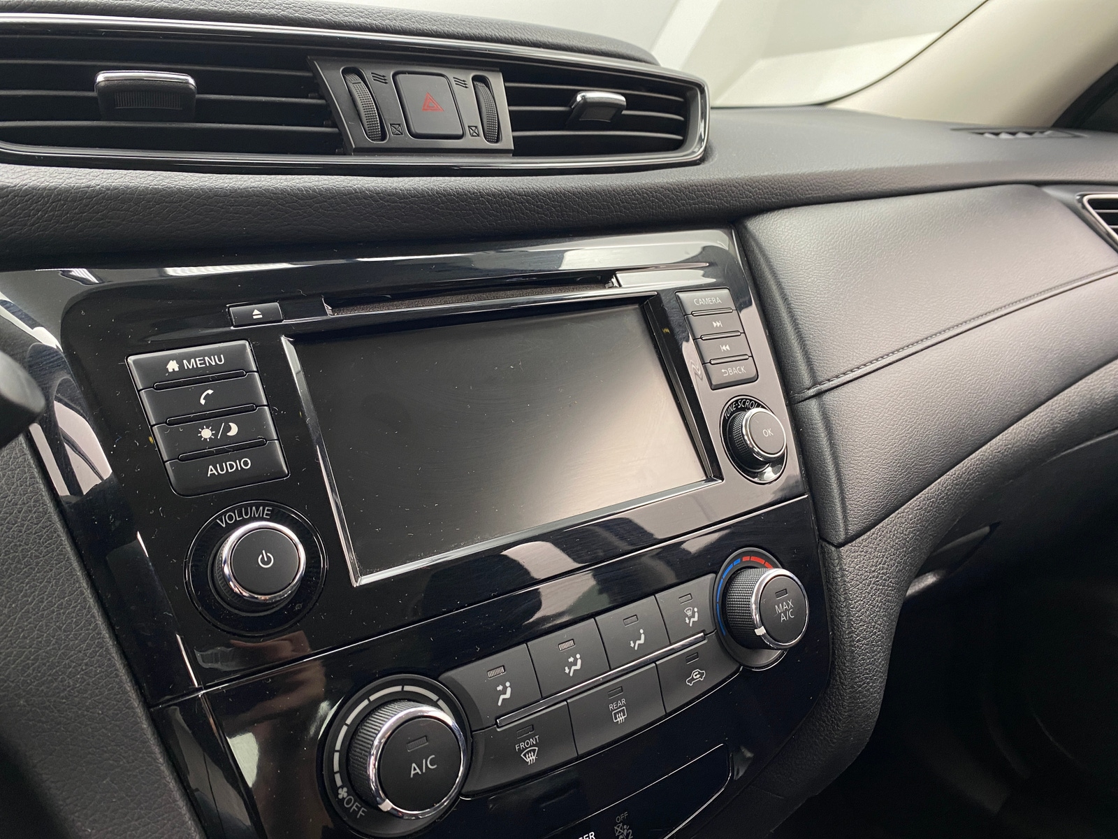 Thumbnail: 2019 Nissan Rogue - 4