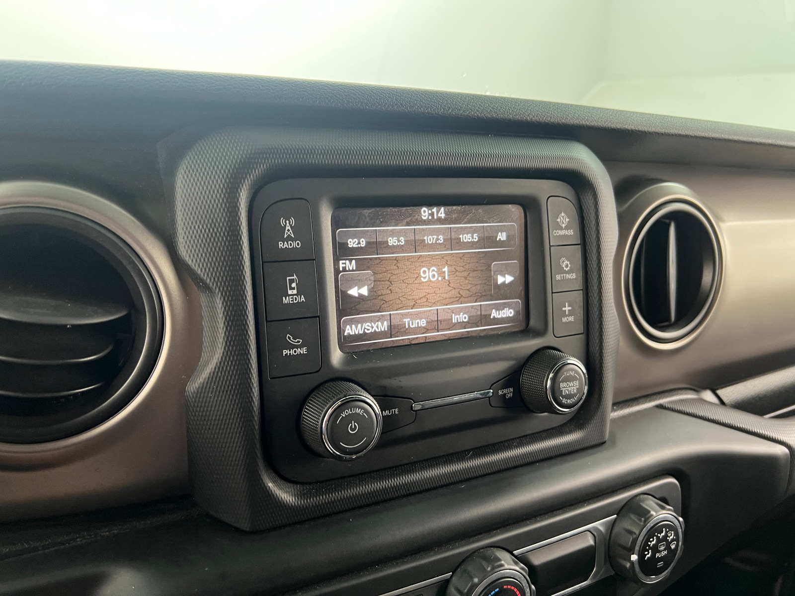 Thumbnail: 2020 Jeep Wrangler - 3