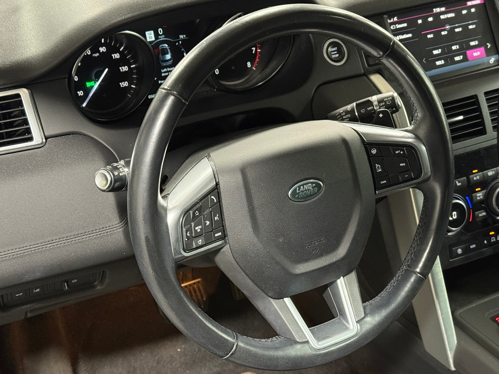 Thumbnail: 2019 Land Rover Discovery Sport - 4