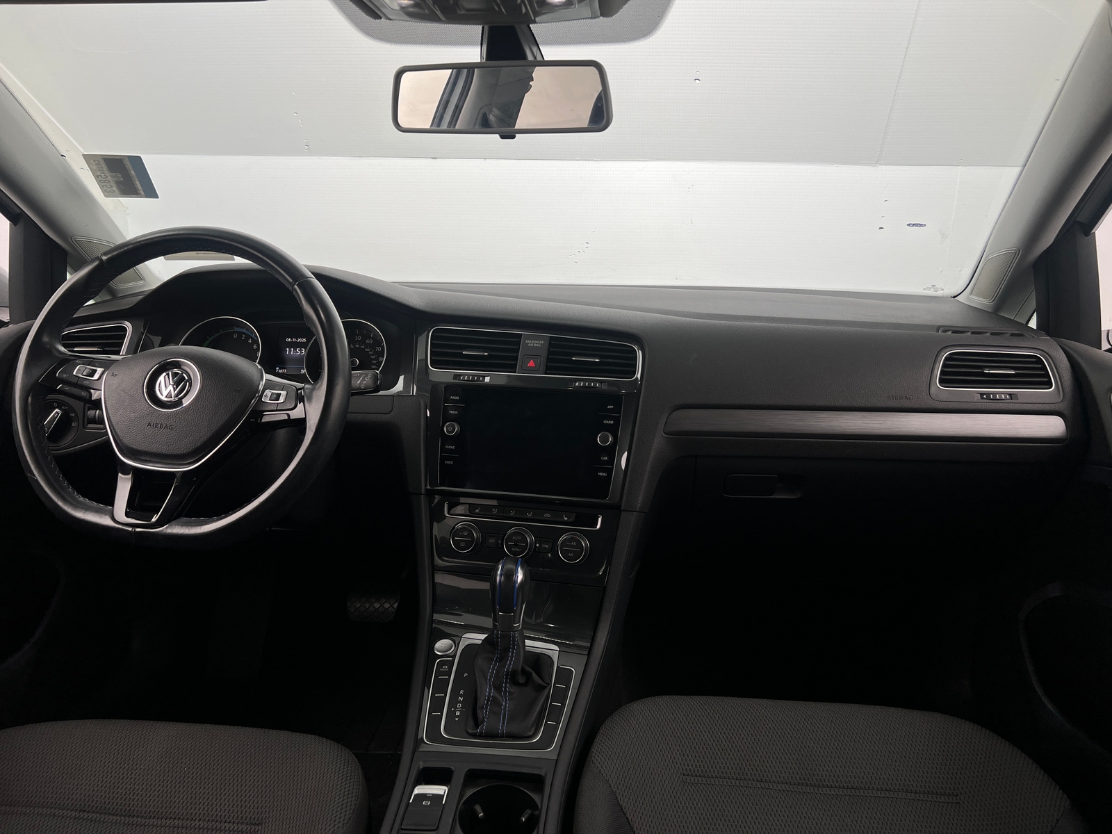 Thumbnail: 2019 Volkswagen e-Golf - 3