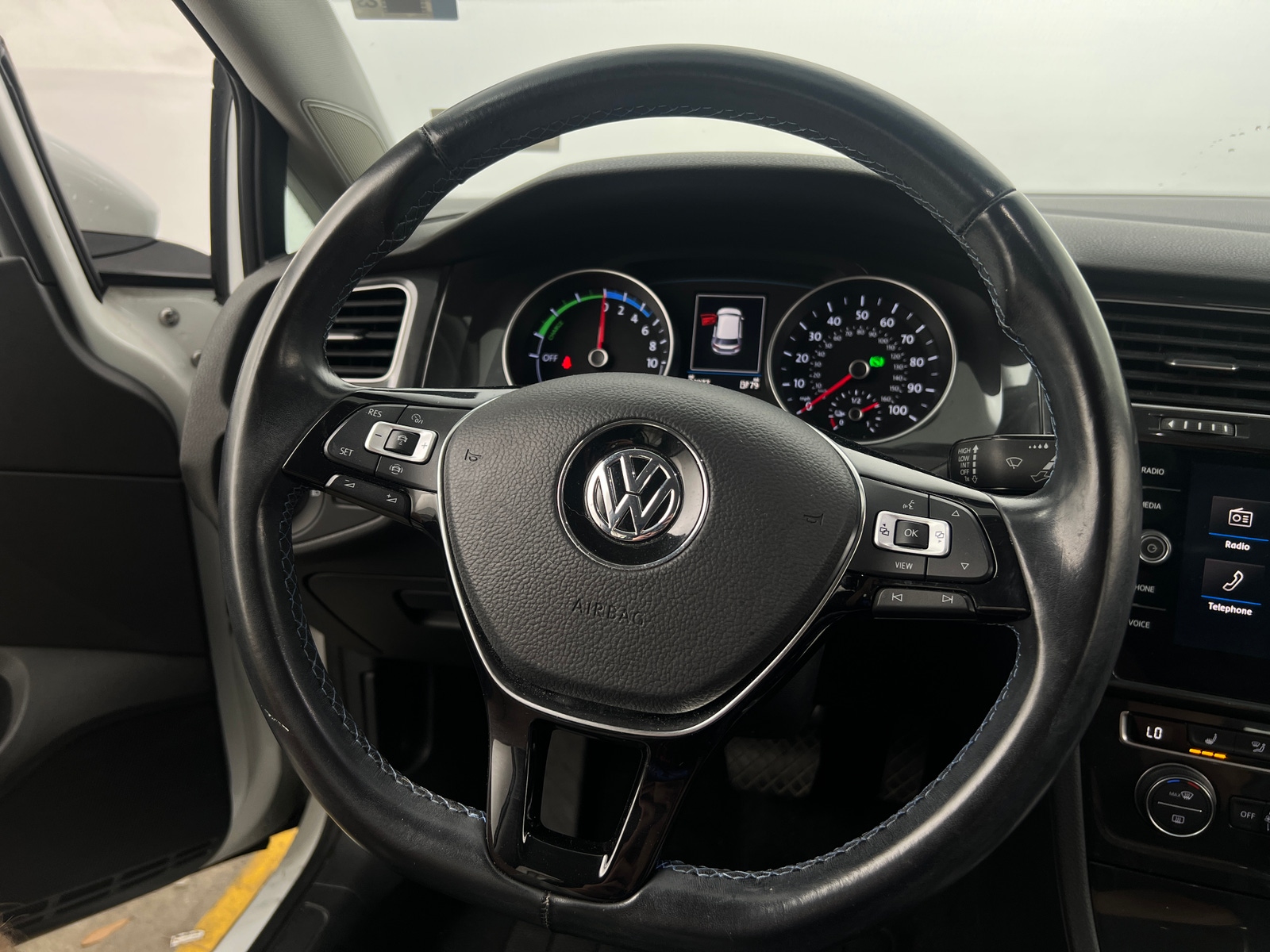 Thumbnail: 2019 Volkswagen e-Golf - 5