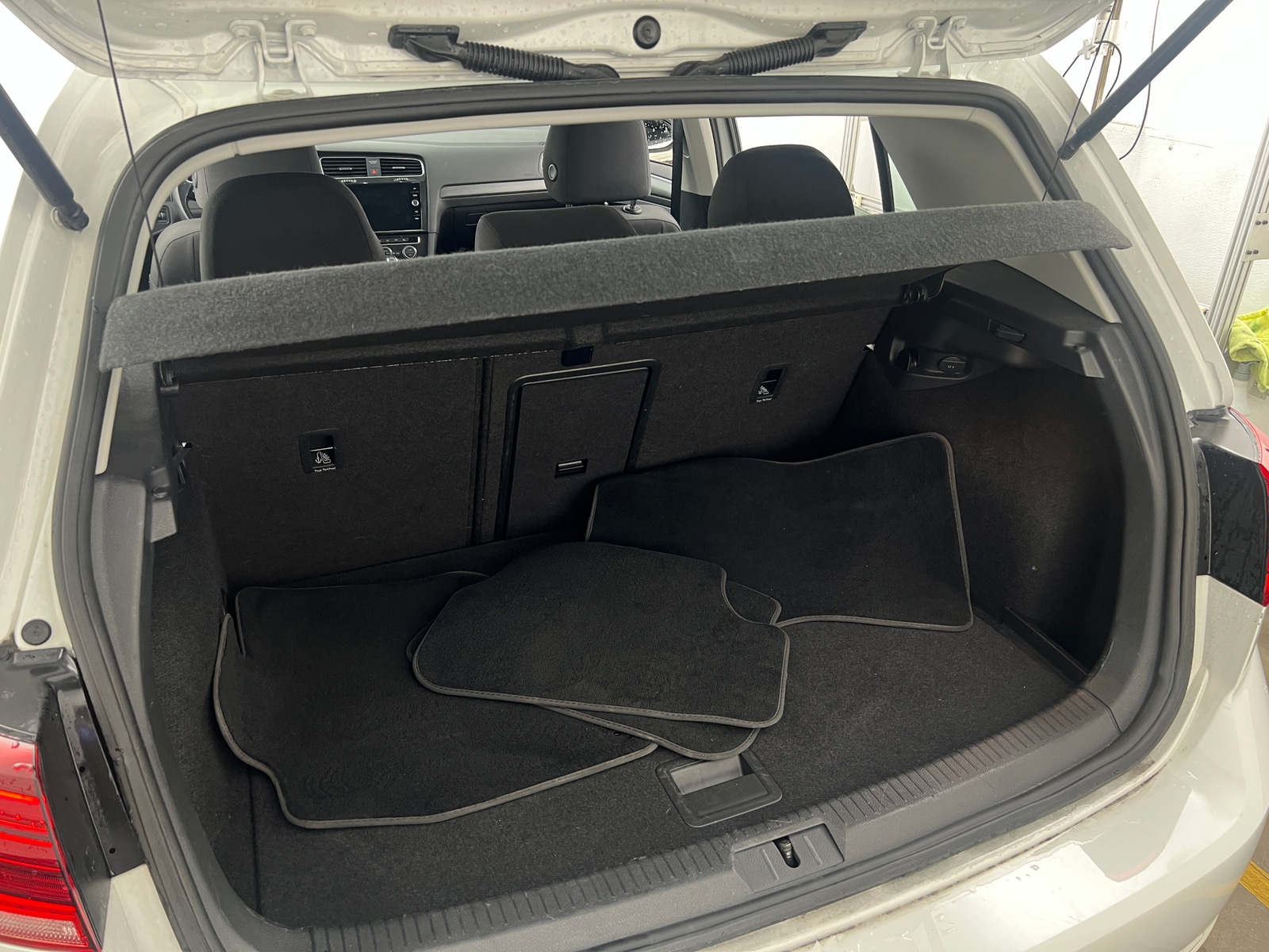 Thumbnail: 2019 Volkswagen e-Golf - 7