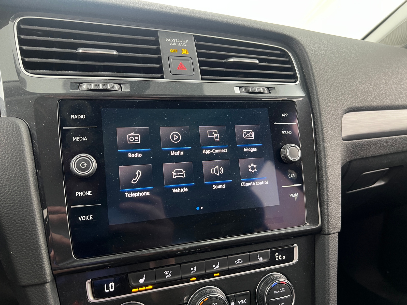 Thumbnail: 2019 Volkswagen e-Golf - 4