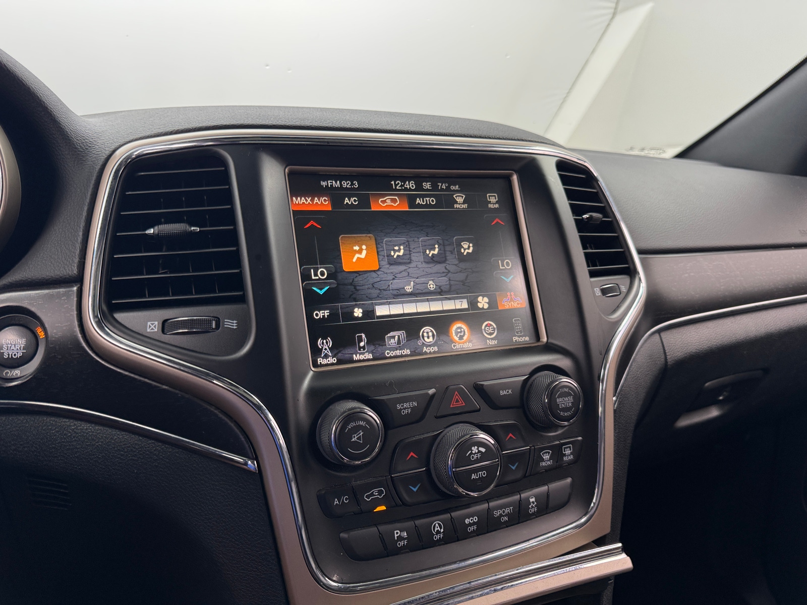 Thumbnail: 2016 Jeep Grand Cherokee - 4