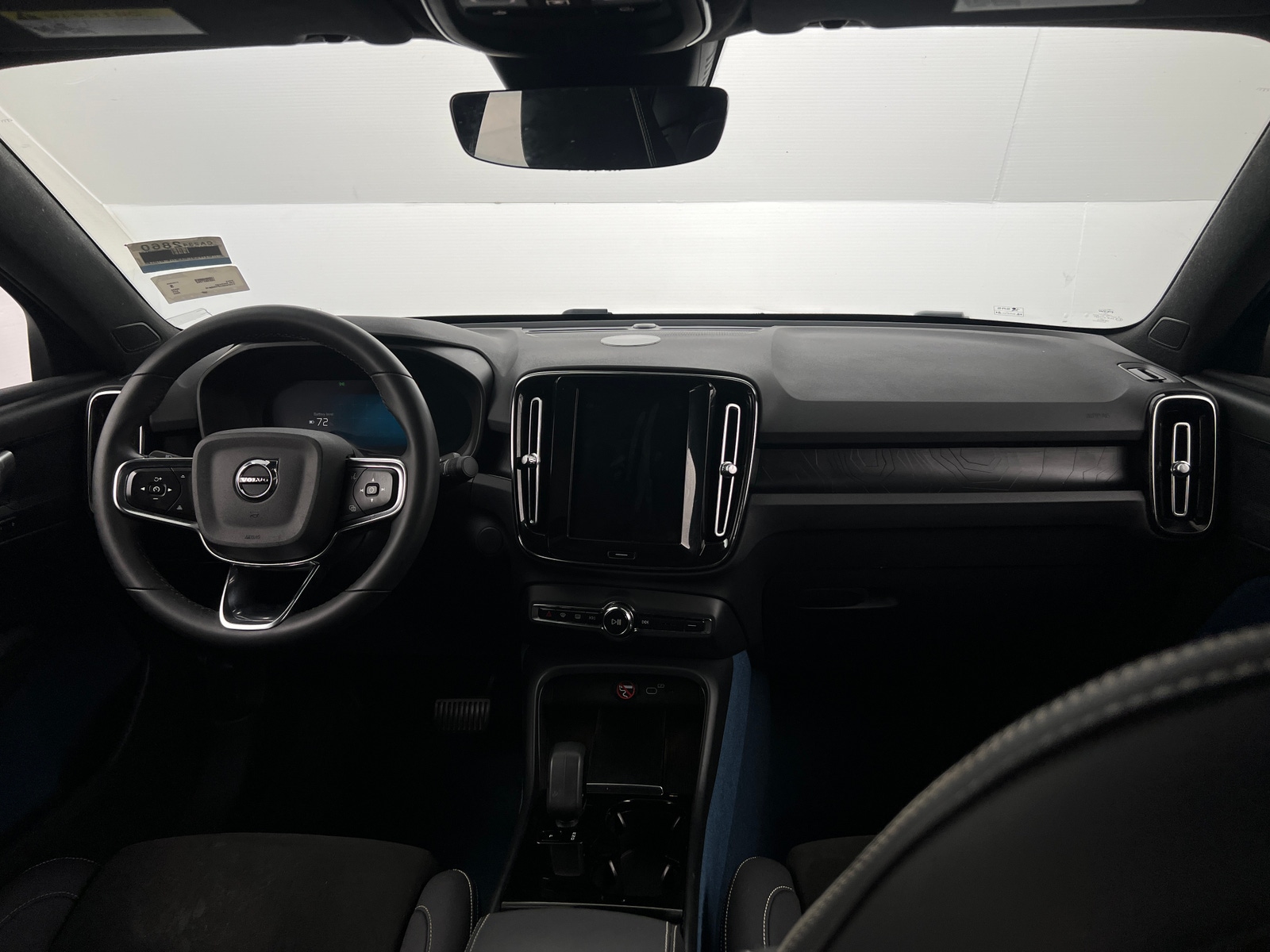 Thumbnail: 2023 Volvo C40 - 2