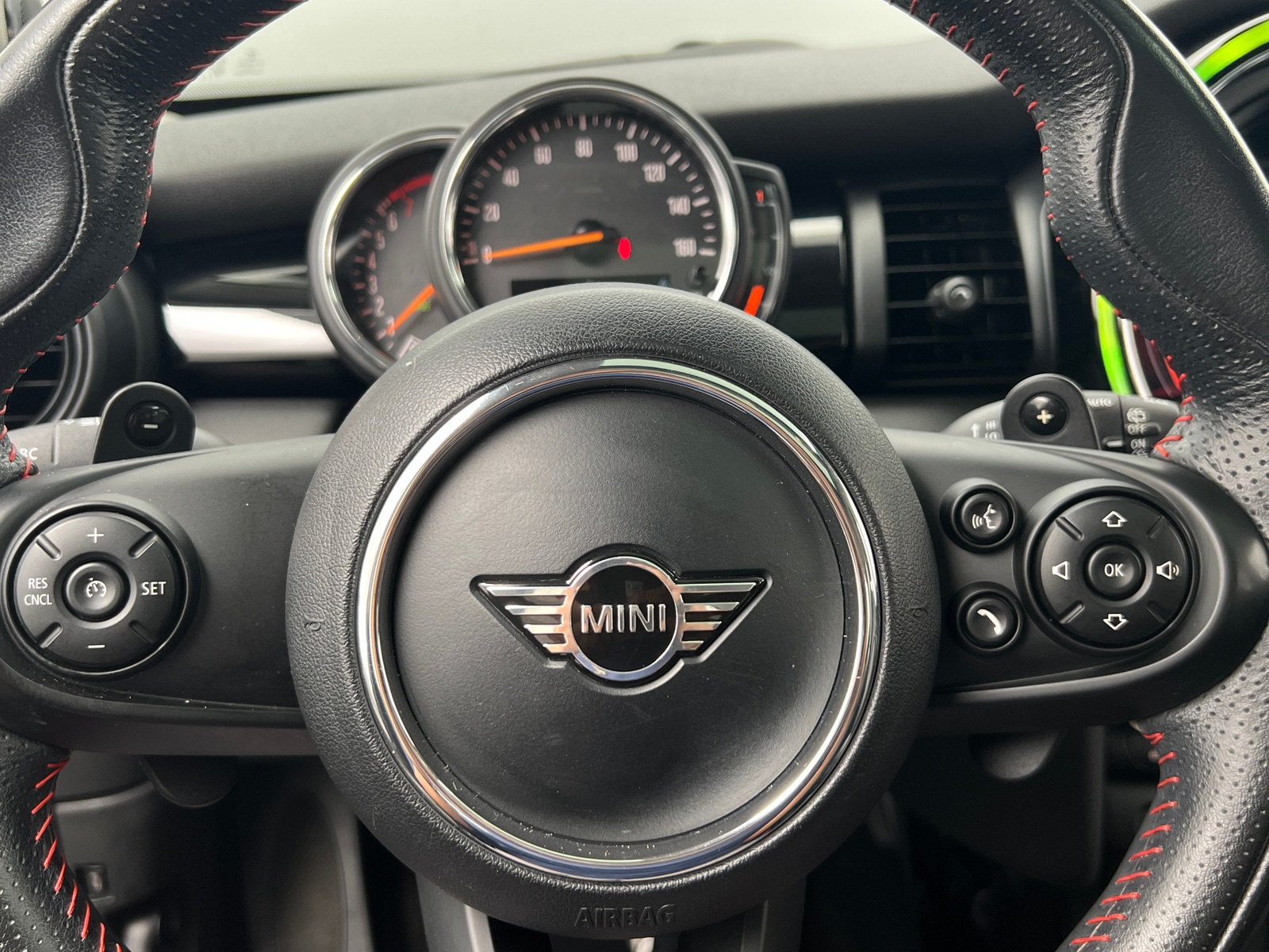 Thumbnail: 2019 MINI Cooper Hardtop - 4
