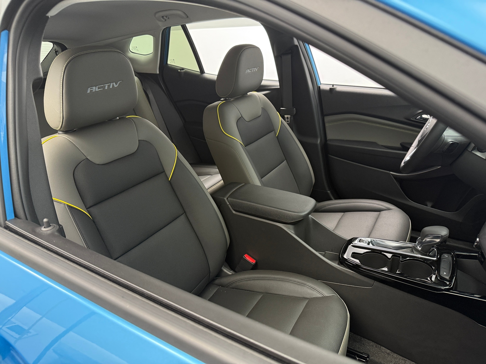 Thumbnail: 2025 Chevrolet Trax - 2