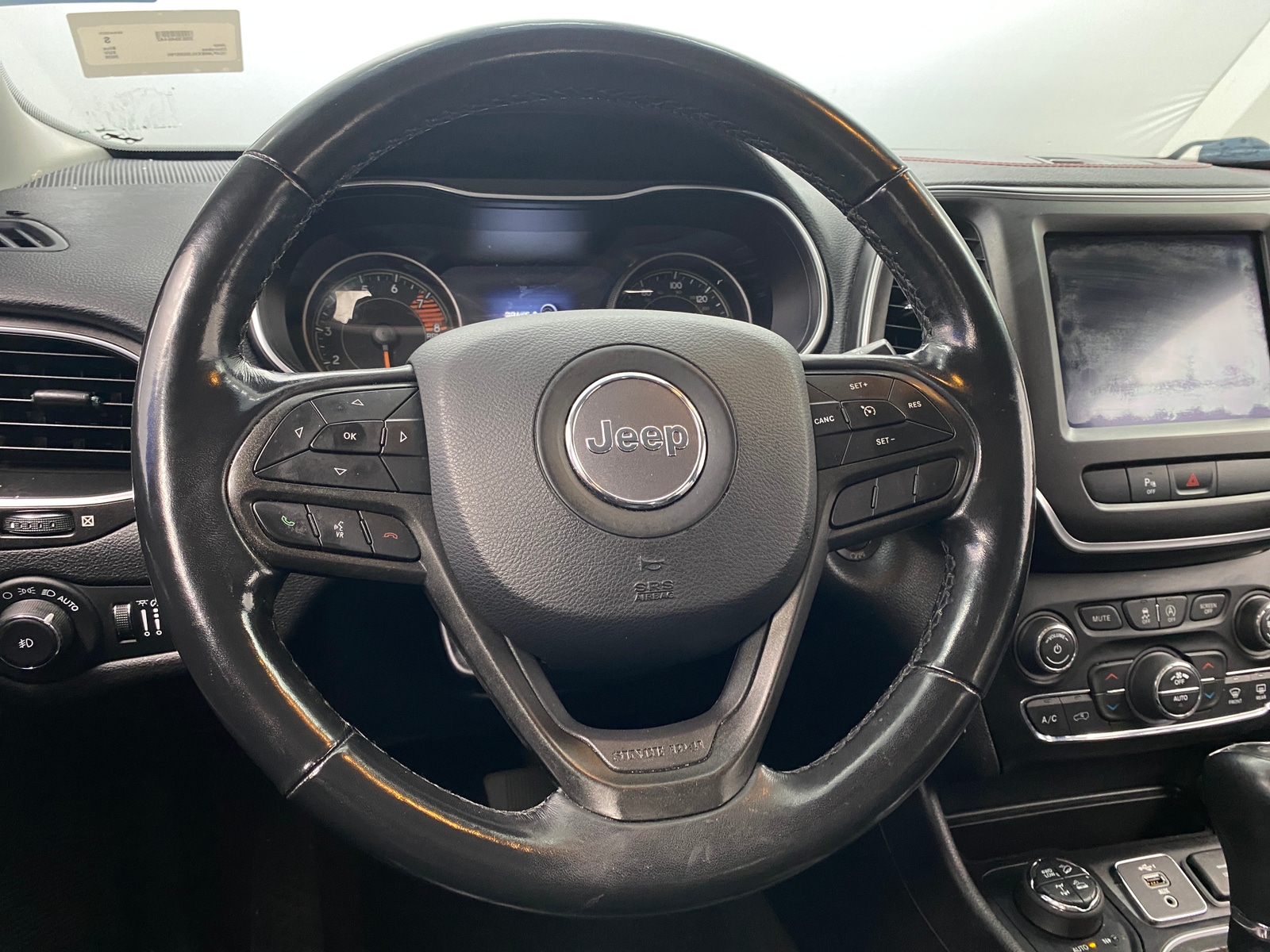 Thumbnail: 2020 Jeep Cherokee - 5
