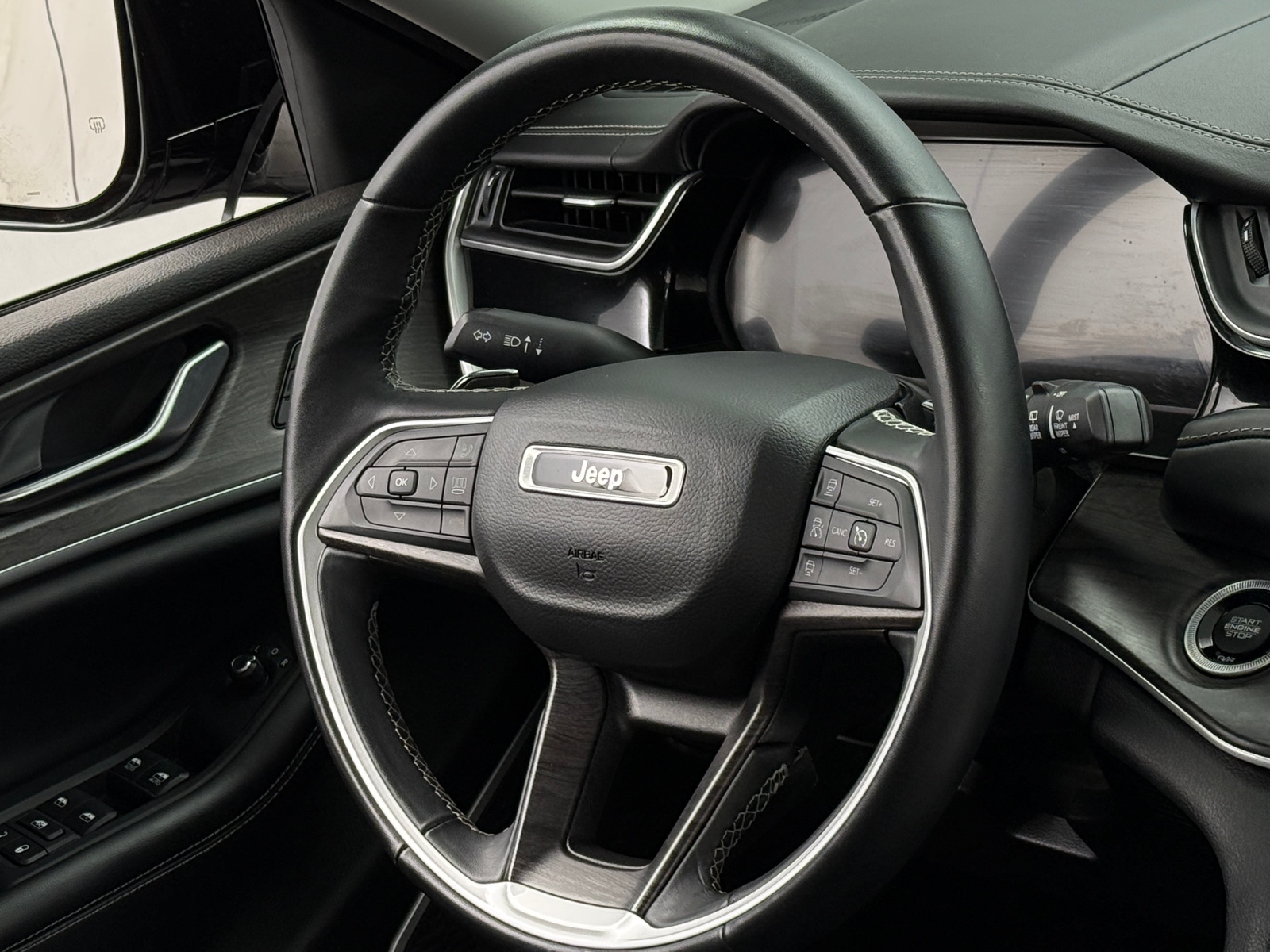 Thumbnail: 2022 Jeep Grand Cherokee L - 4