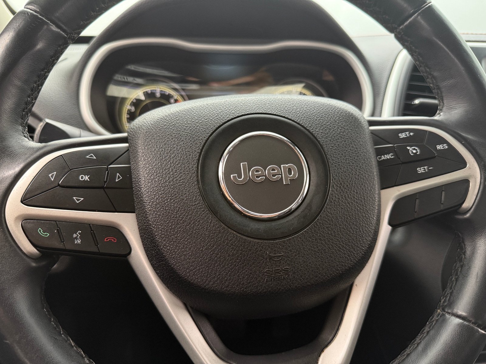 Thumbnail: 2017 Jeep Cherokee - 5