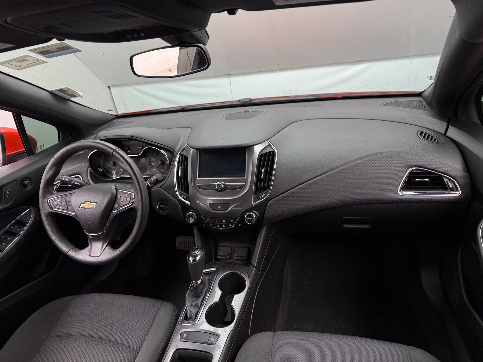 Thumbnail: 2018 Chevrolet Cruze - 3