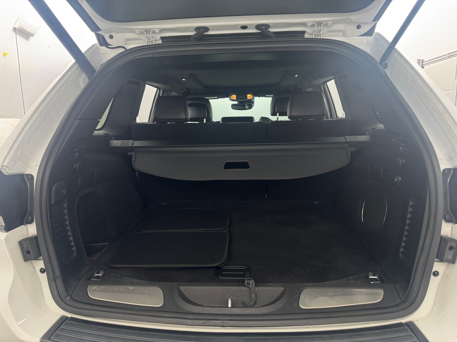 Thumbnail: 2019 Jeep Grand Cherokee - 6