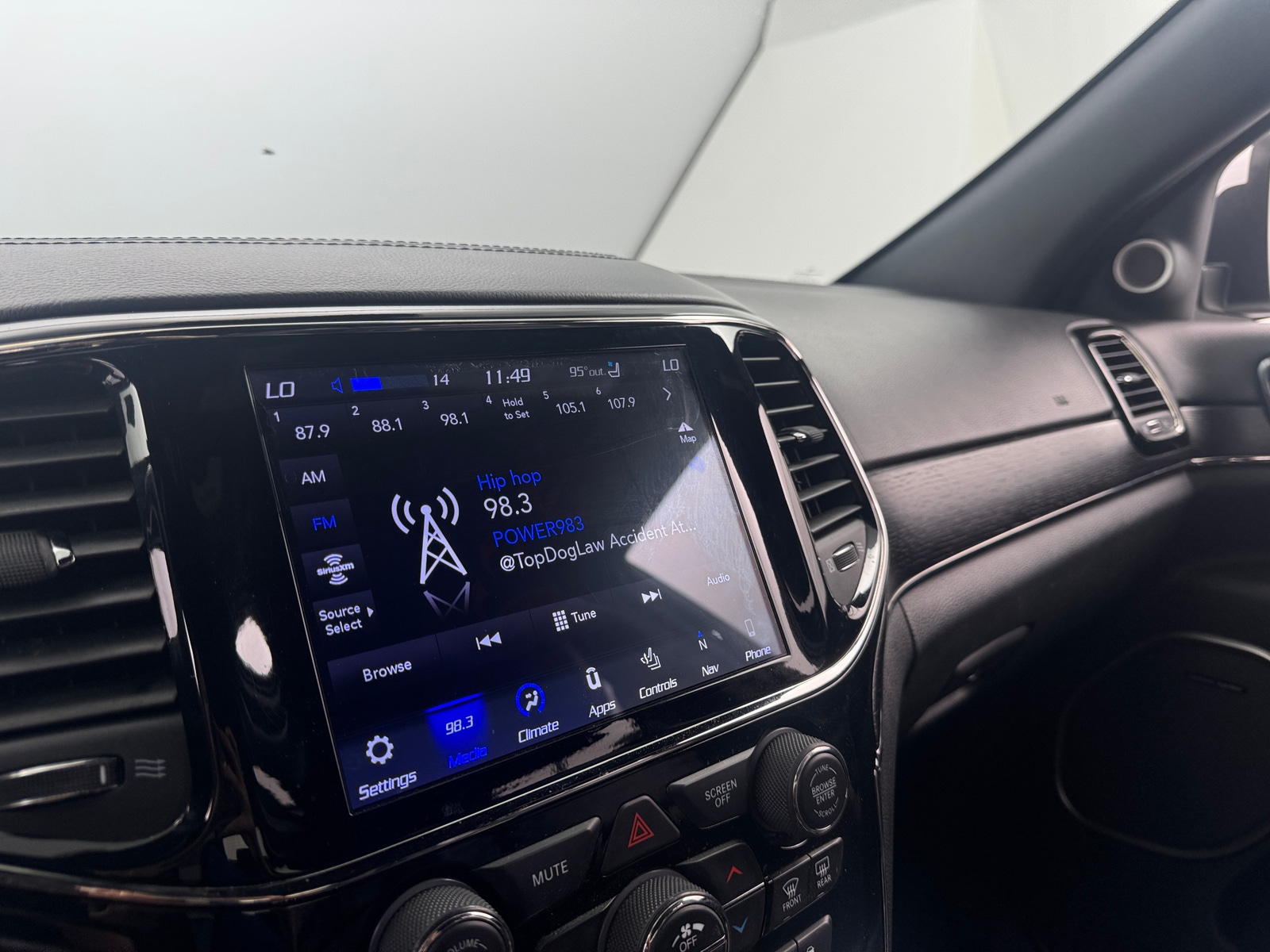 Thumbnail: 2019 Jeep Grand Cherokee - 3