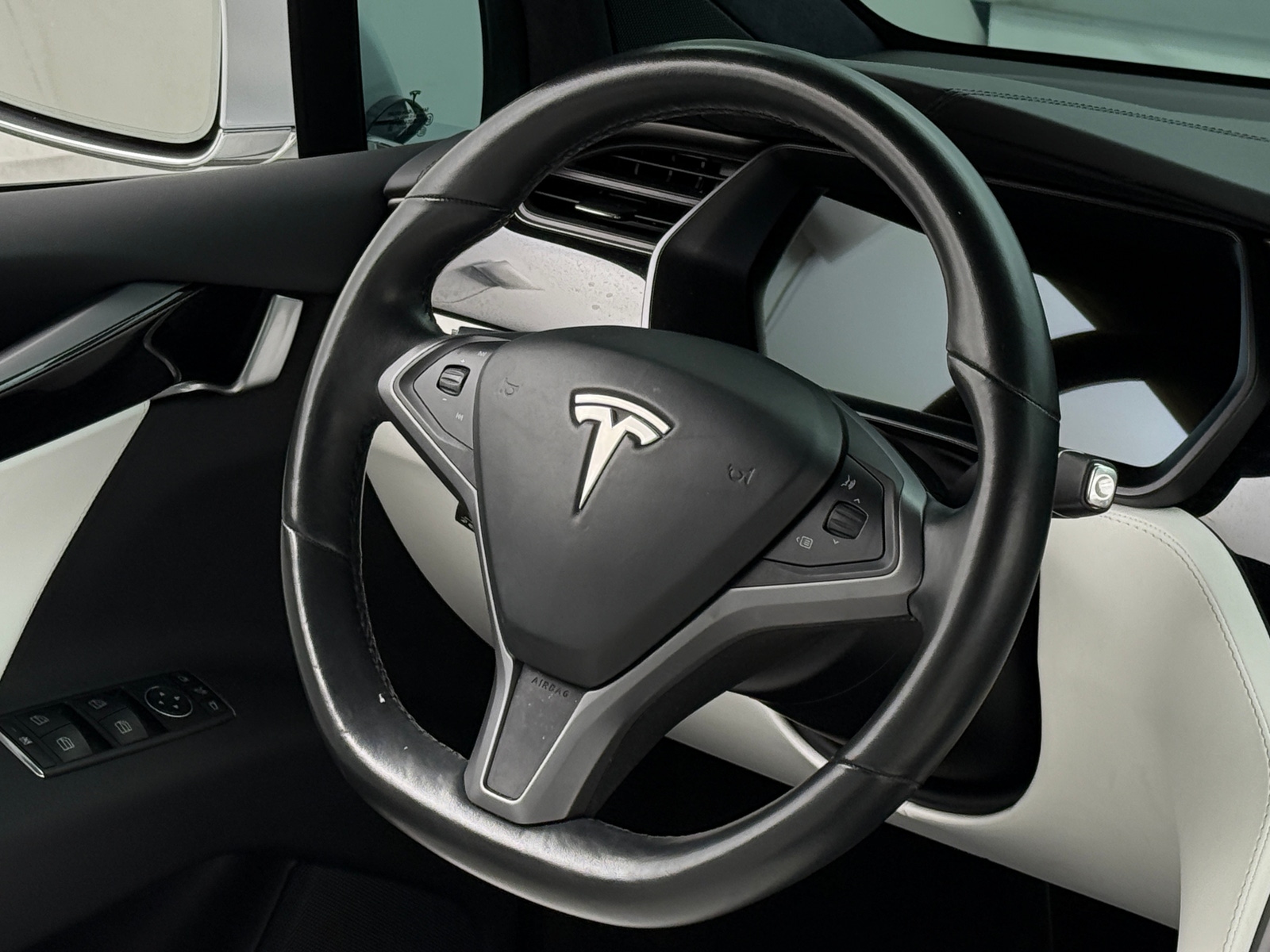 Thumbnail: 2020 Tesla Model X - 4