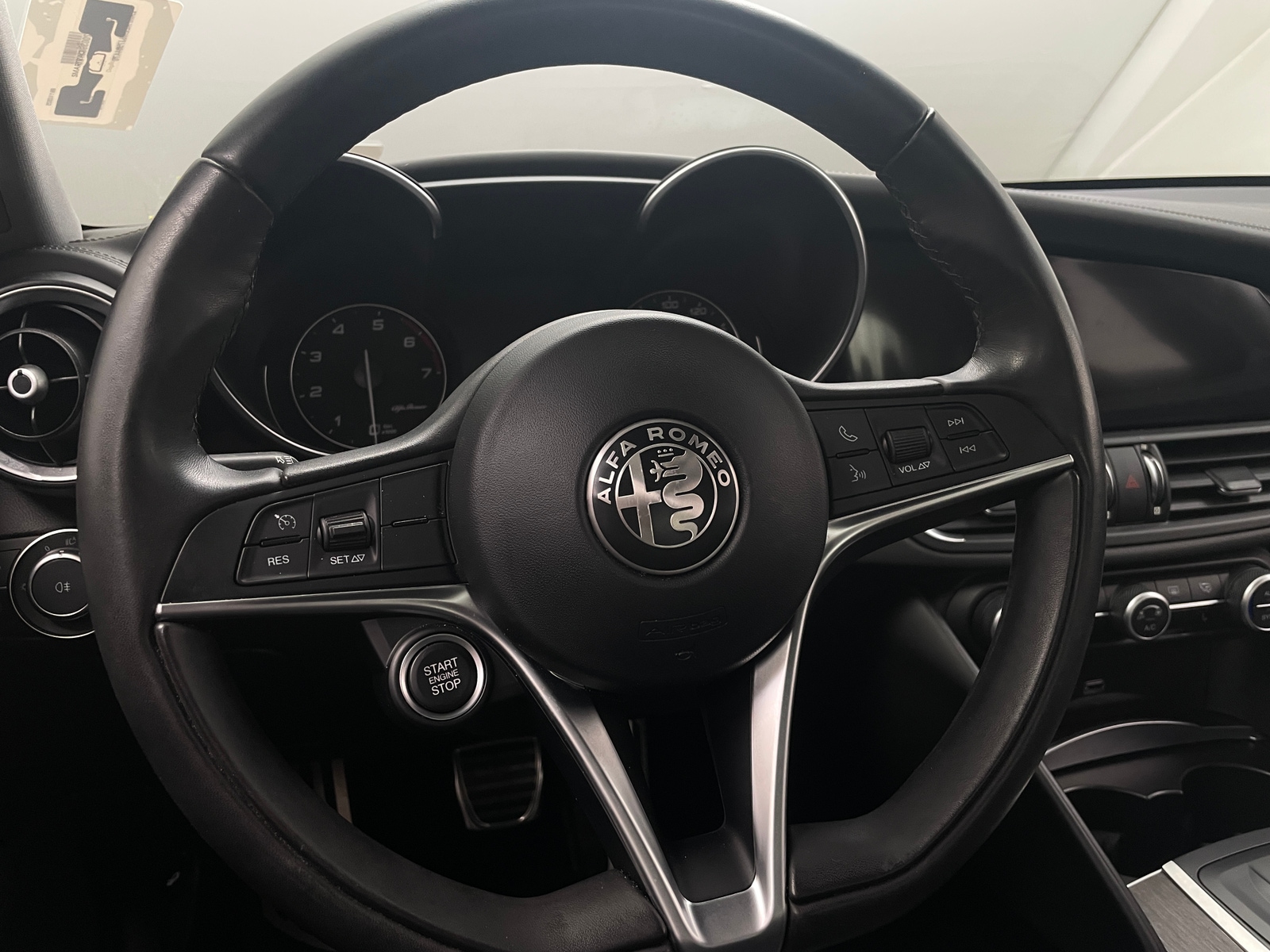 Thumbnail: 2018 Alfa Romeo Giulia - 4