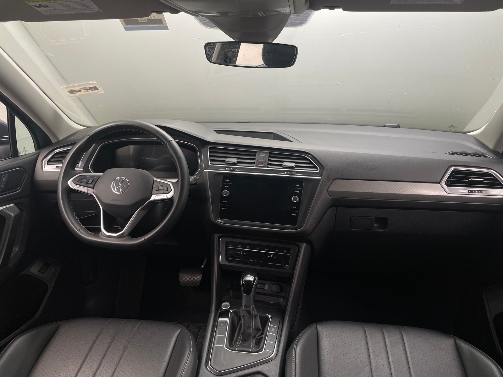 Thumbnail: 2024 Volkswagen Tiguan - 2