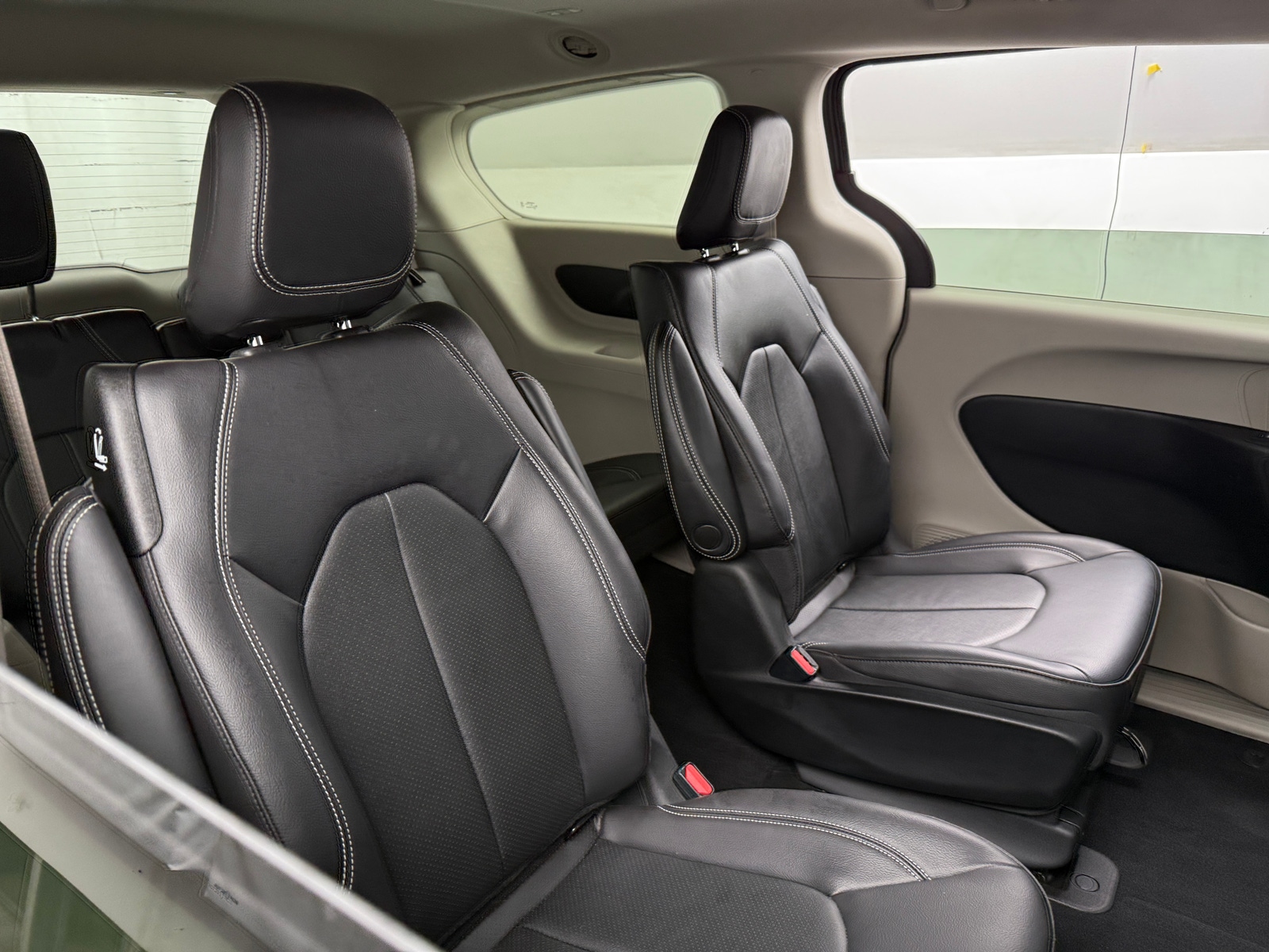 Thumbnail: 2022 Chrysler Pacifica - 5
