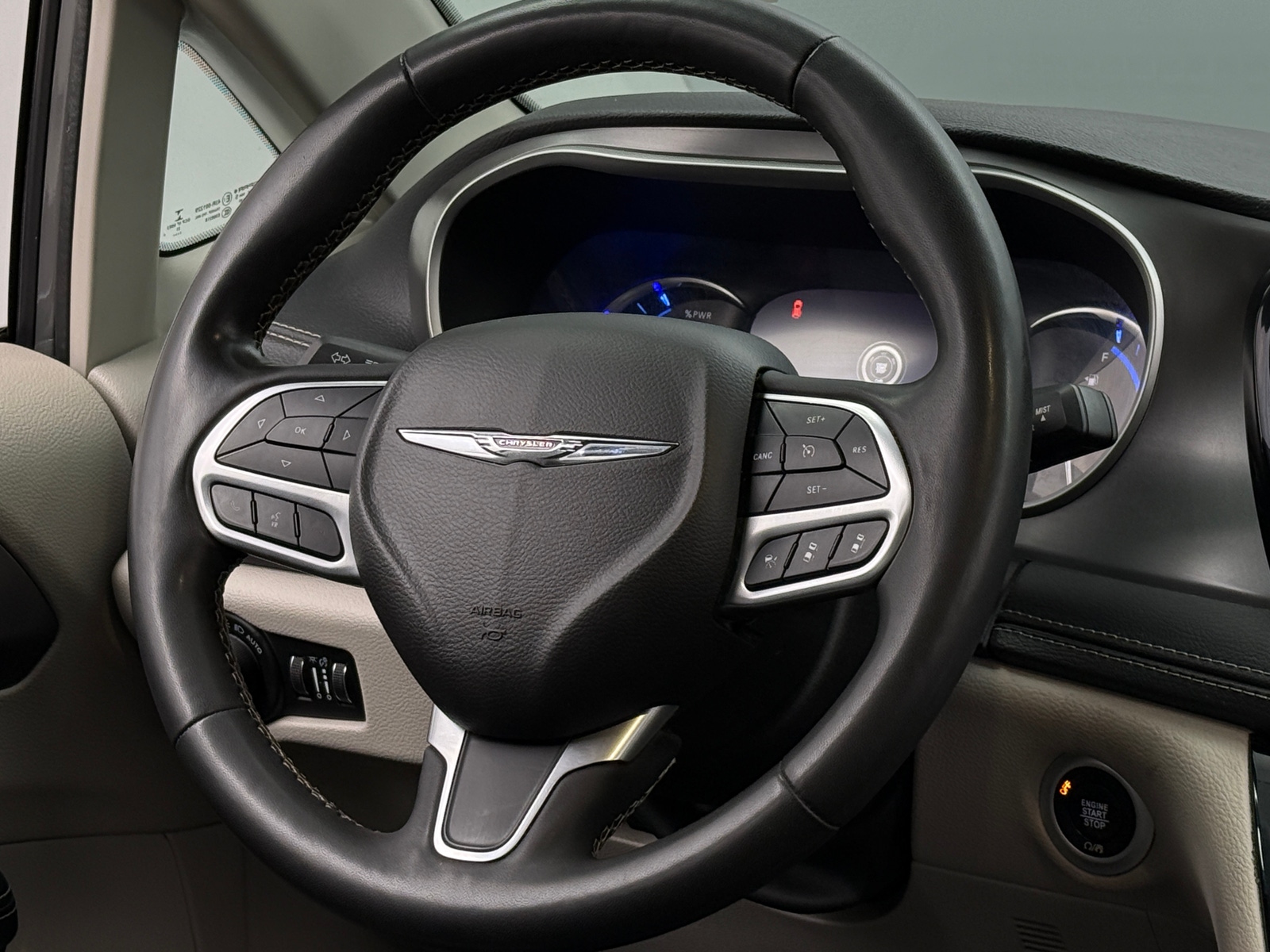 Thumbnail: 2022 Chrysler Pacifica - 4