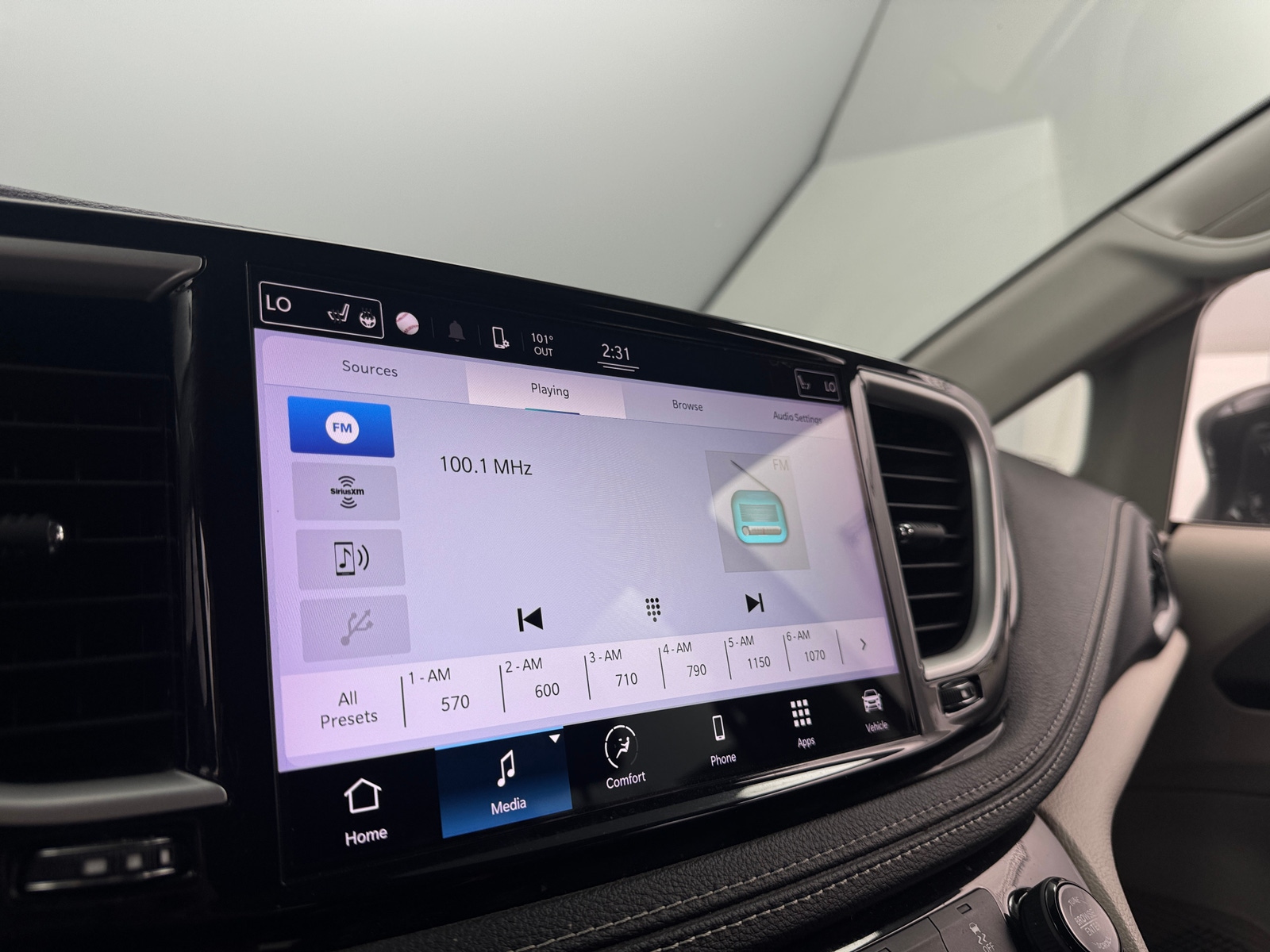 Thumbnail: 2022 Chrysler Pacifica - 3