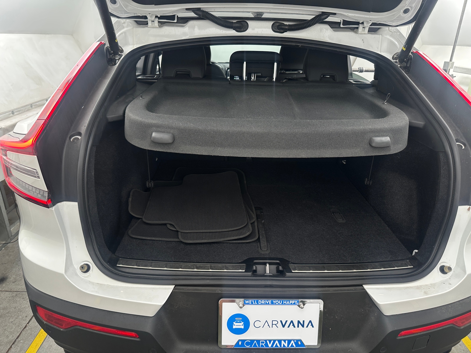 Thumbnail: 2023 Volvo C40 - 6