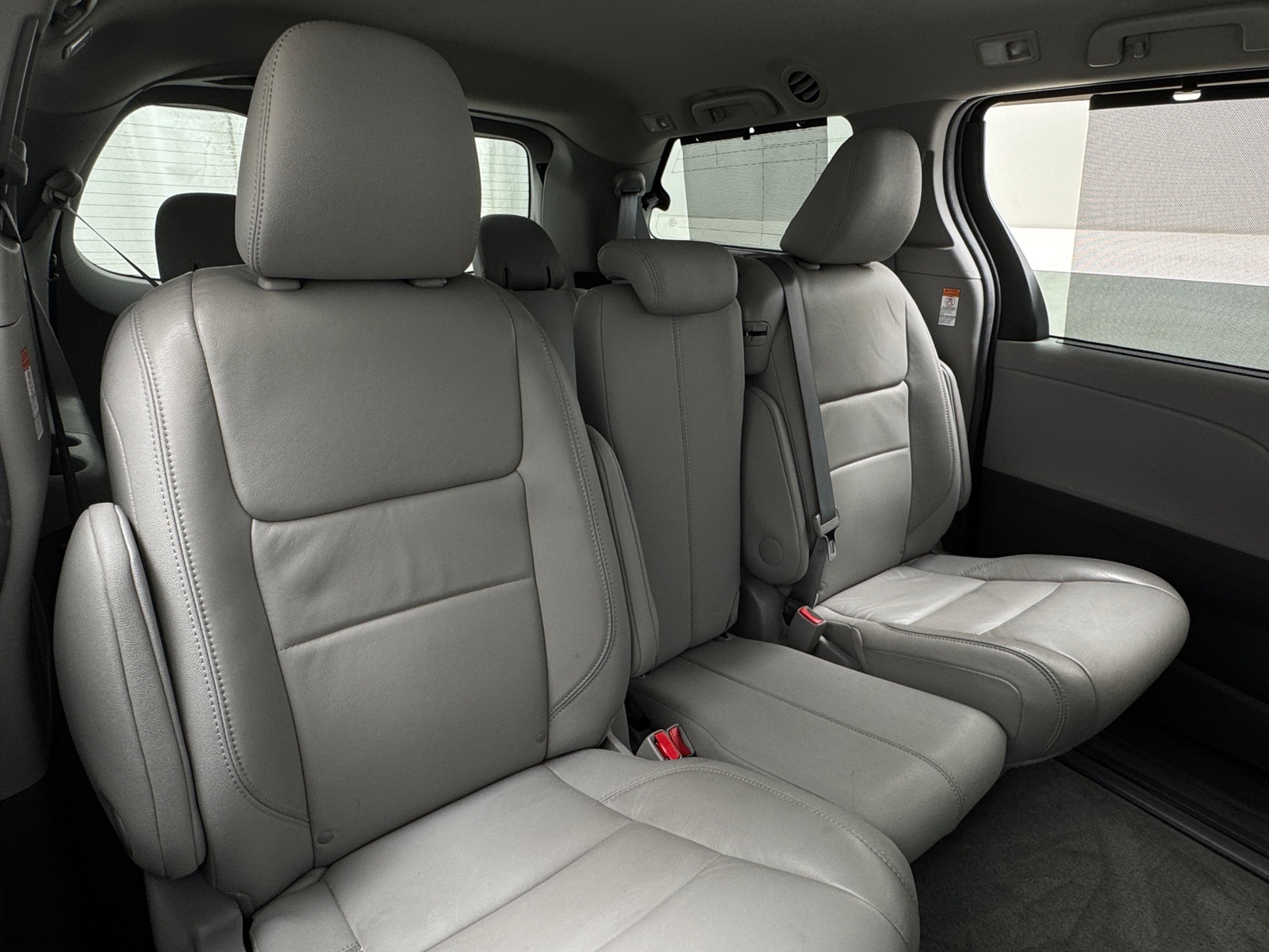 Thumbnail: 2017 Toyota Sienna - 5