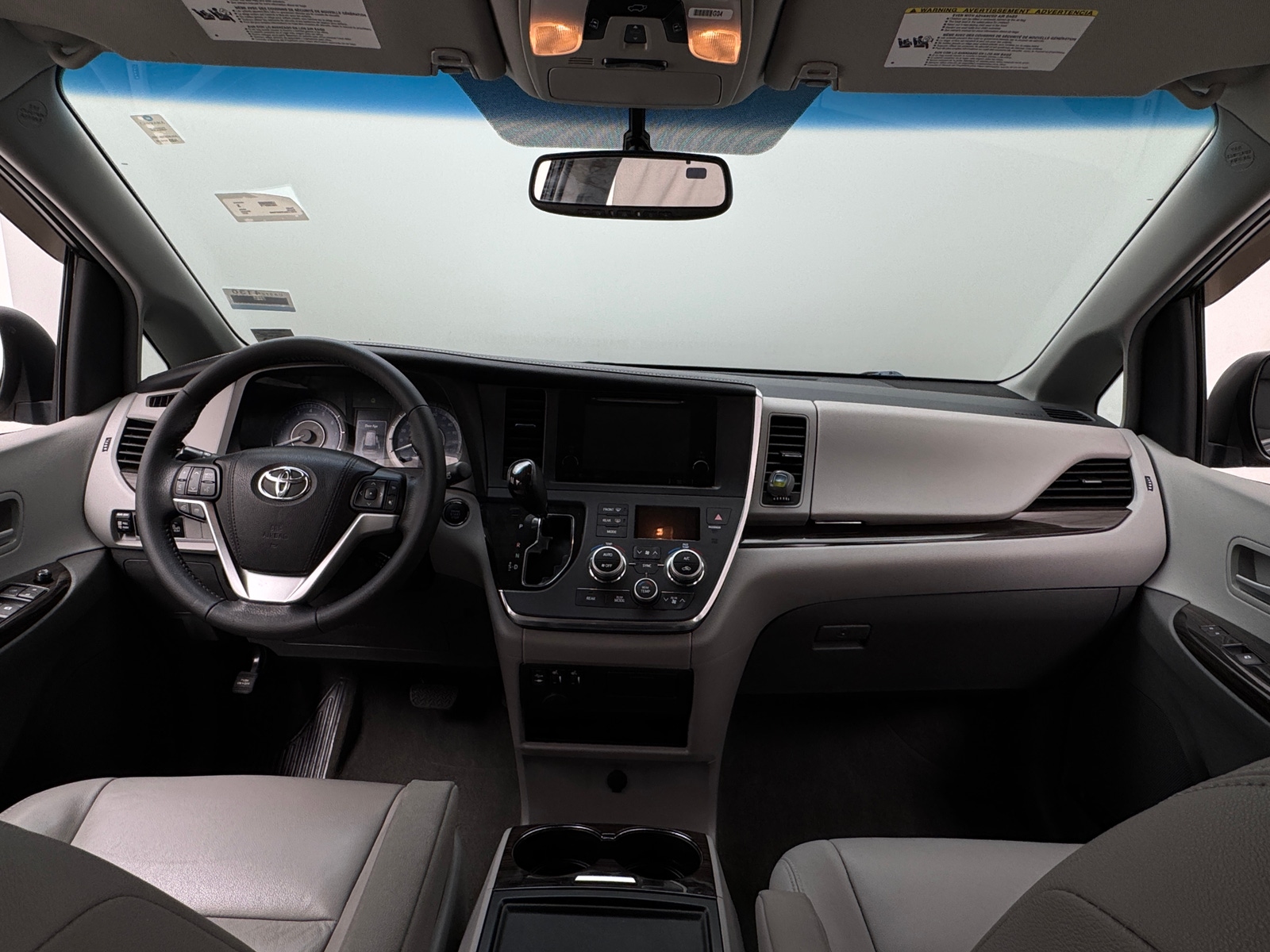 Thumbnail: 2017 Toyota Sienna - 2