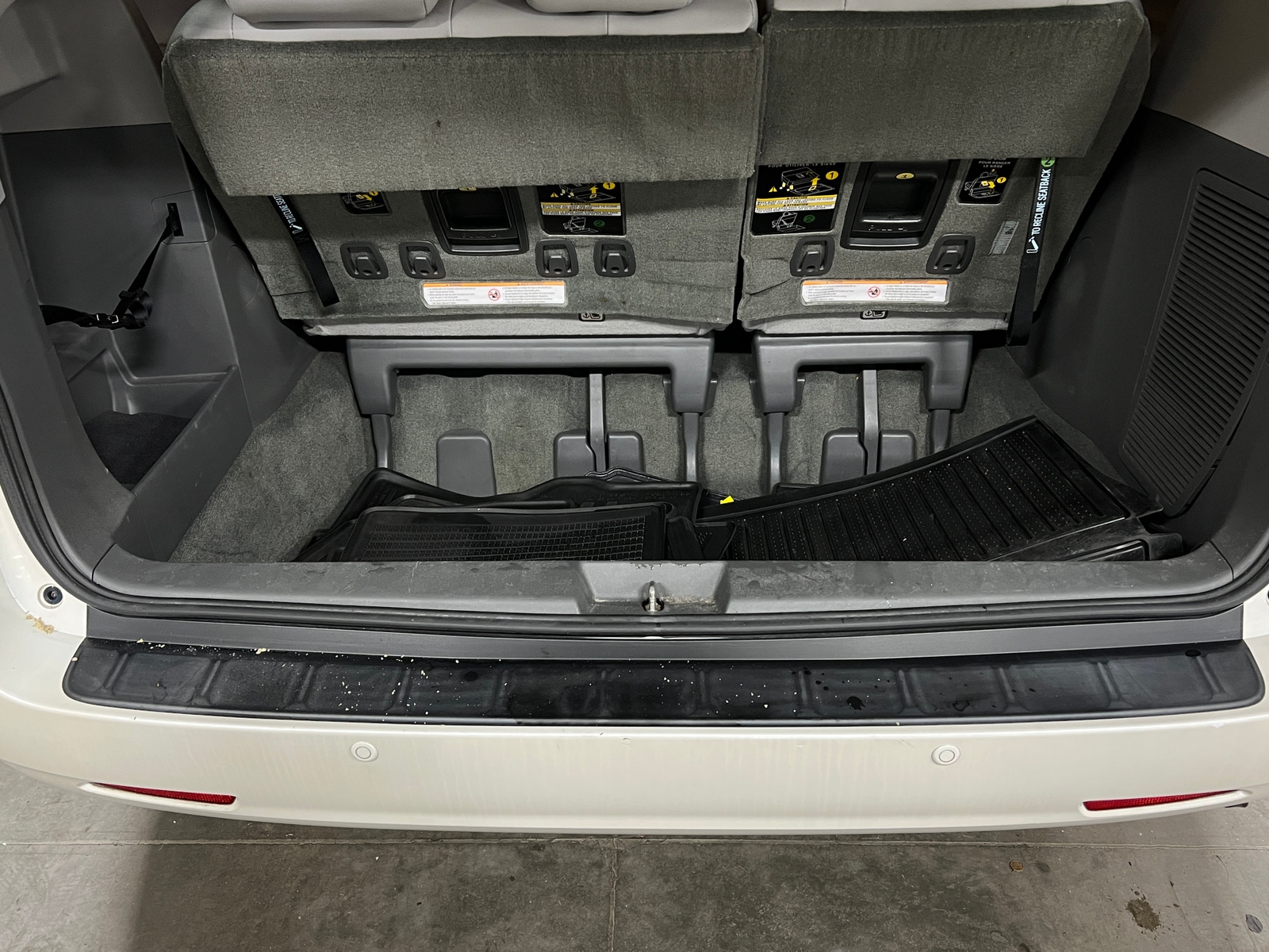 Thumbnail: 2017 Toyota Sienna - 6