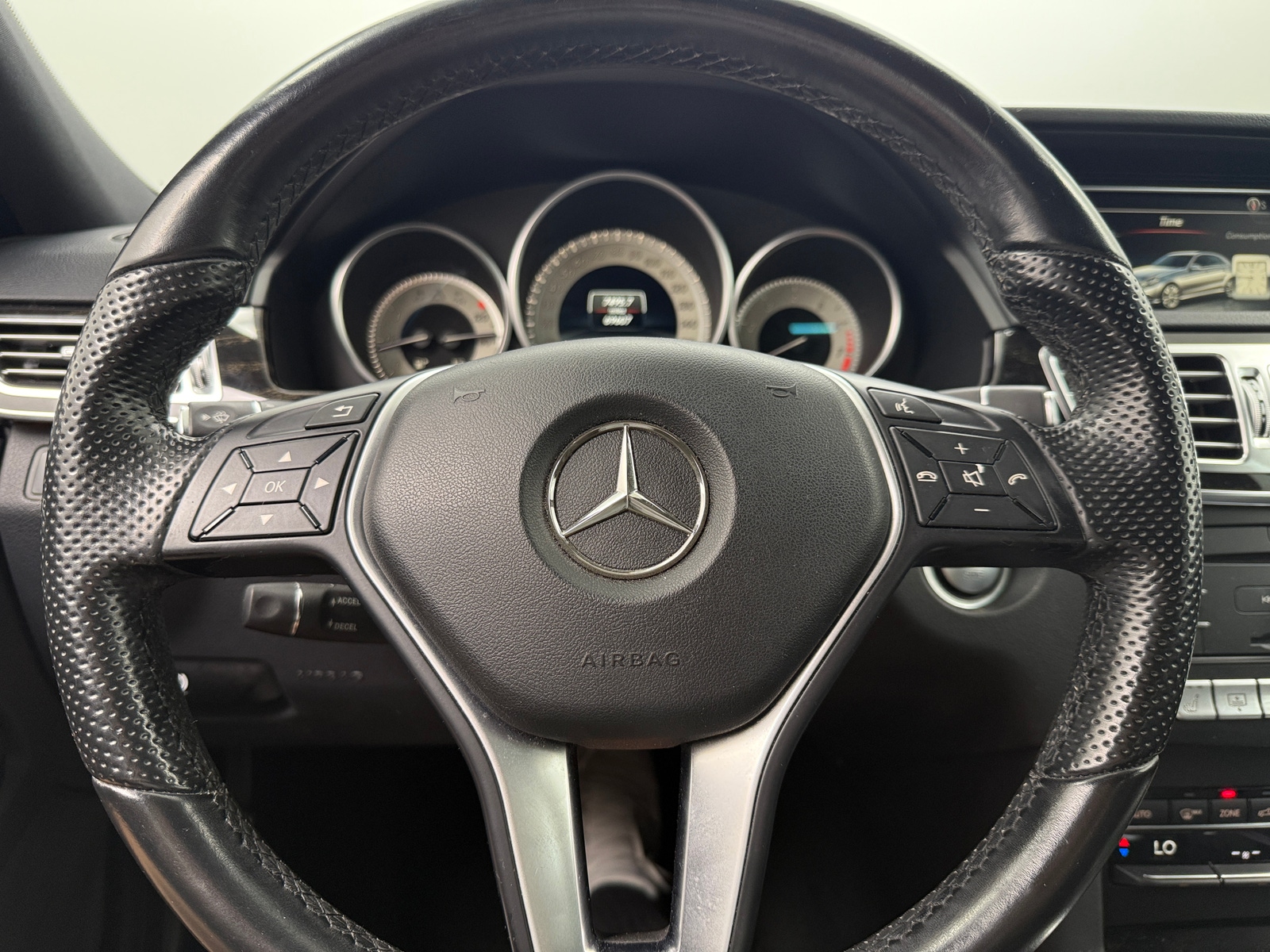 Thumbnail: 2016 Mercedes-Benz E-Class - 4