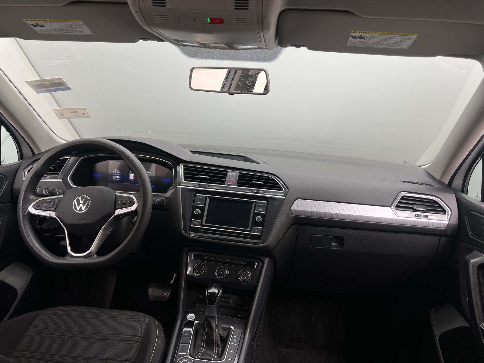 Thumbnail: 2022 Volkswagen Tiguan - 3