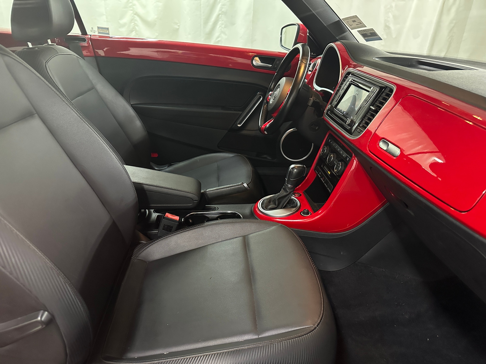 Thumbnail: 2017 Volkswagen Beetle - 2