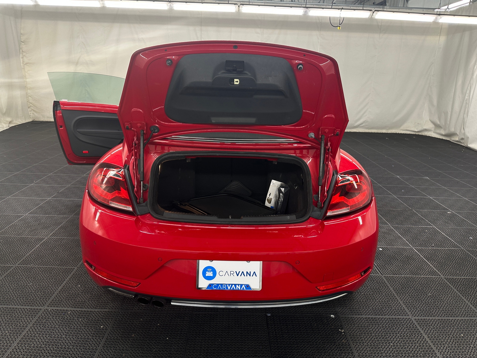 Thumbnail: 2017 Volkswagen Beetle - 7