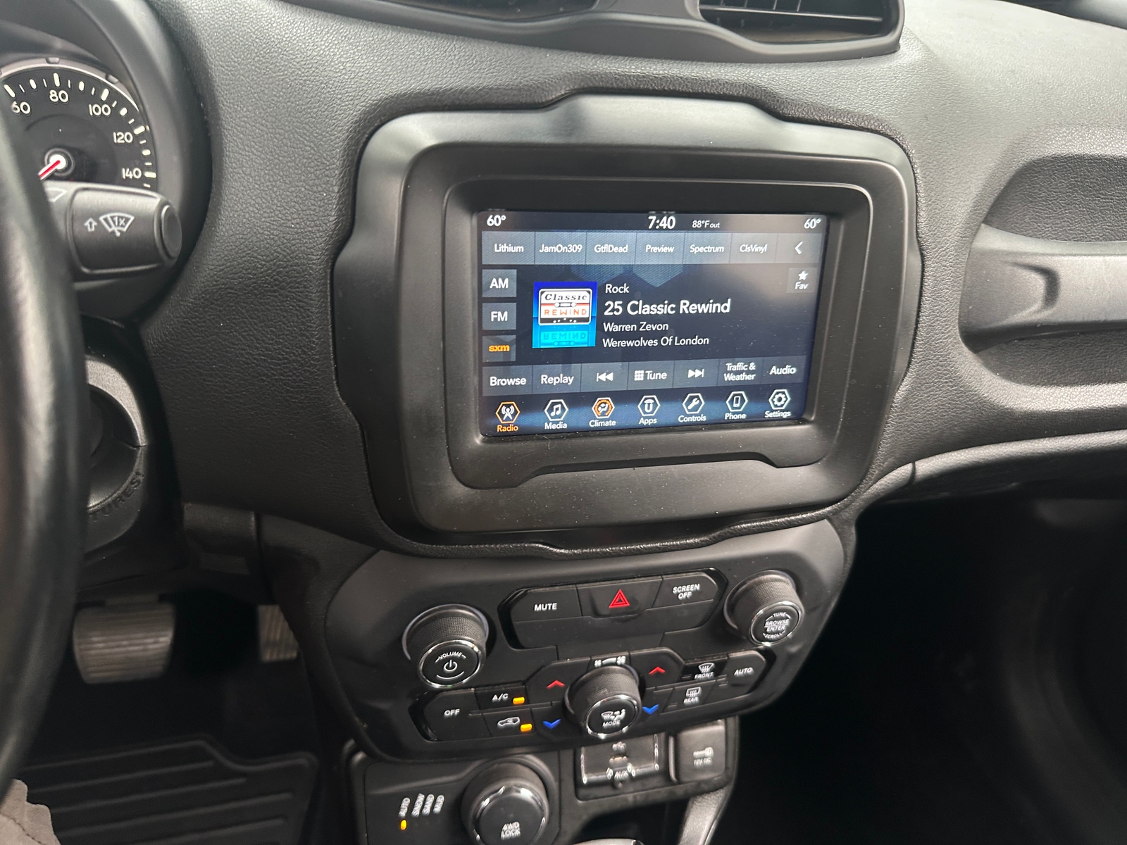 Thumbnail: 2018 Jeep Renegade - 3